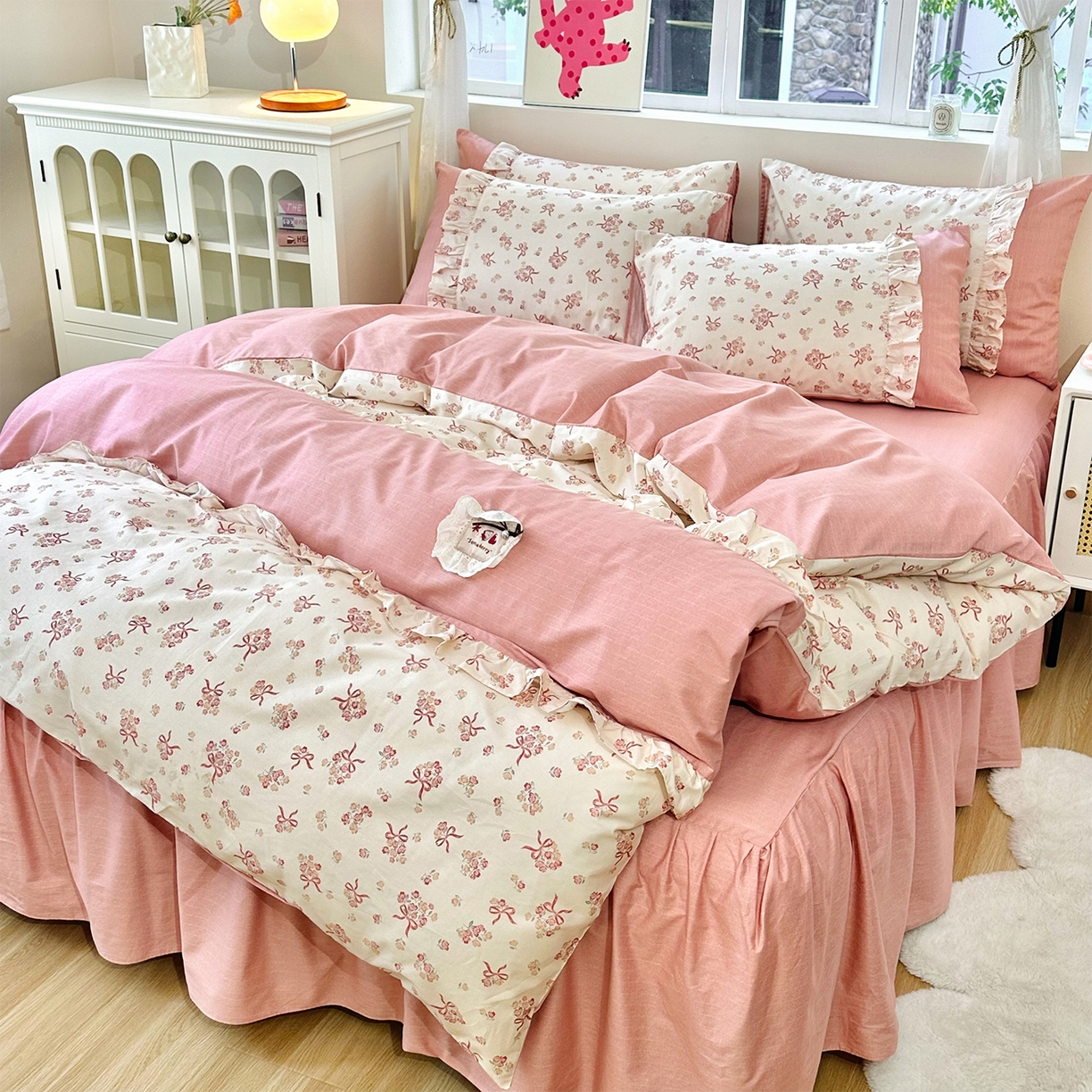 91家纺网 家纺一手货源 找家纺 玉元坊 2026新款全棉纯棉小碎花刺绣花边款四件套田园公主风系列 花漾结缘