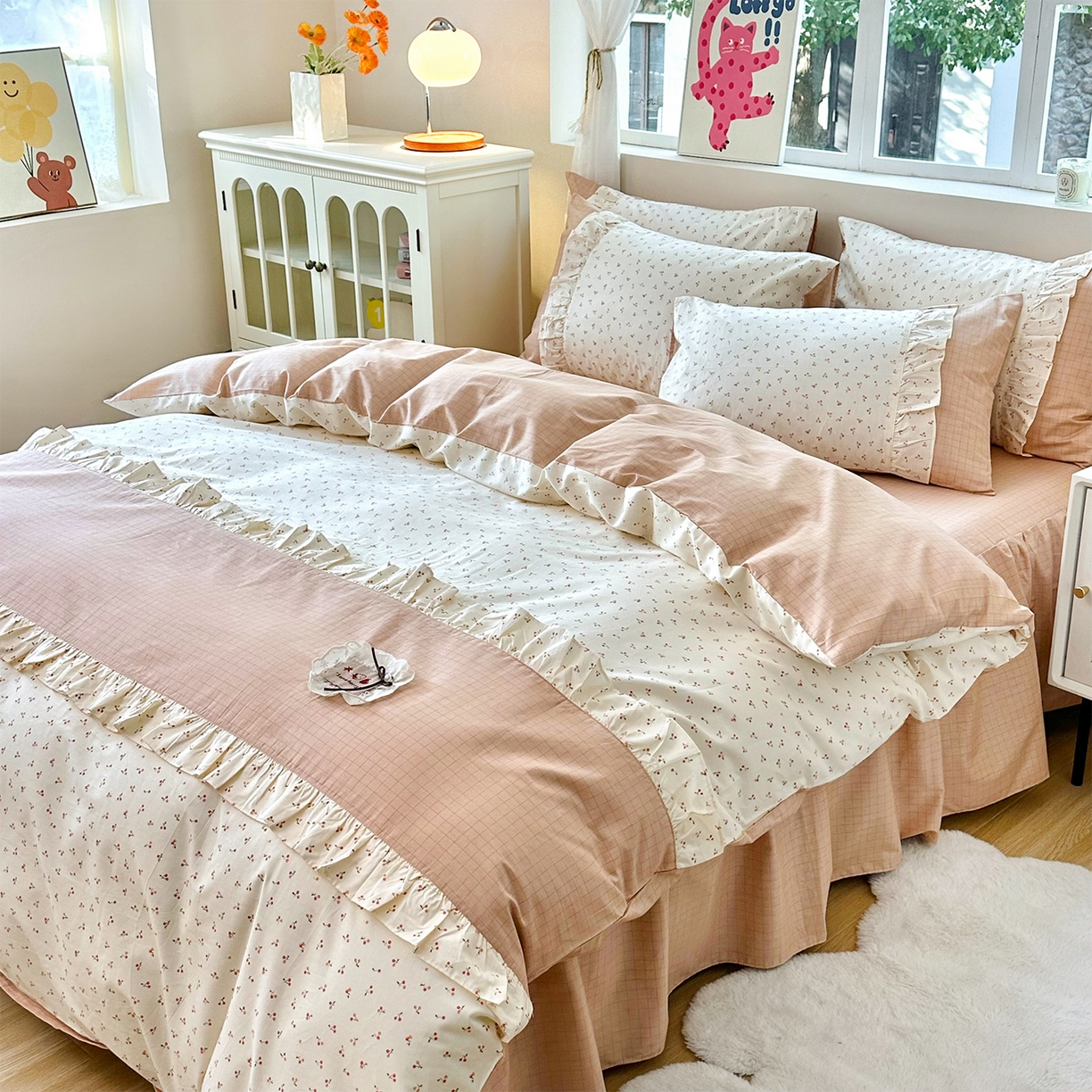 91家纺网 家纺一手货源 找家纺 玉元坊 2026新款全棉纯棉小碎花刺绣花边款四件套田园公主风系列 桃之夭夭