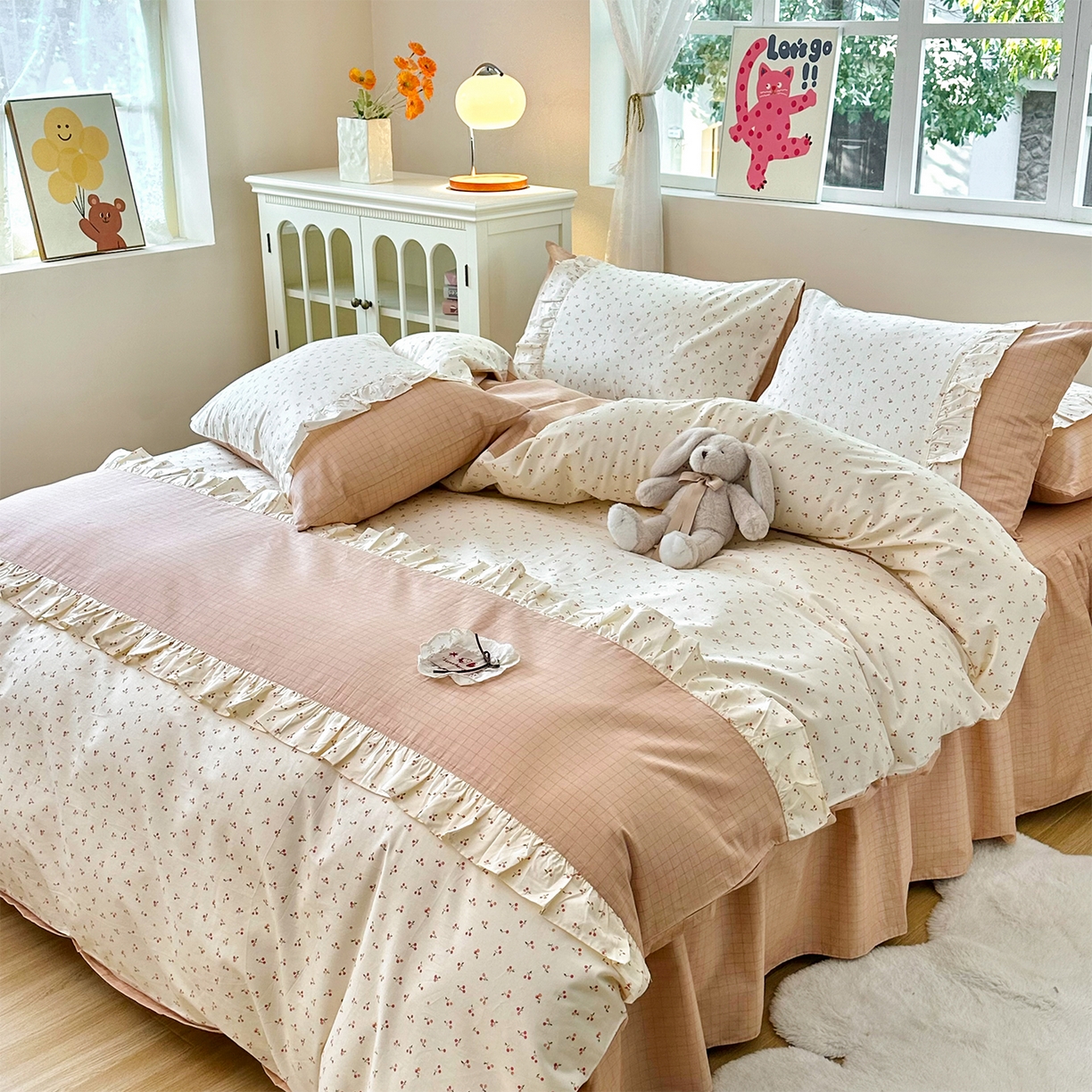 91家纺网 家纺一手货源 找家纺 玉元坊 2026新款全棉纯棉小碎花刺绣花边款四件套田园公主风系列 桃之夭夭