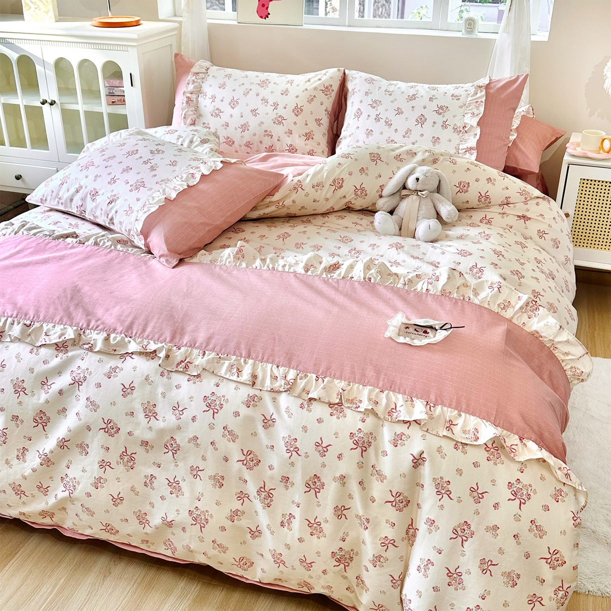 91家纺网 家纺一手货源 找家纺 玉元坊 2026新款全棉纯棉小碎花刺绣花边款四件套田园公主风系列 花漾结缘