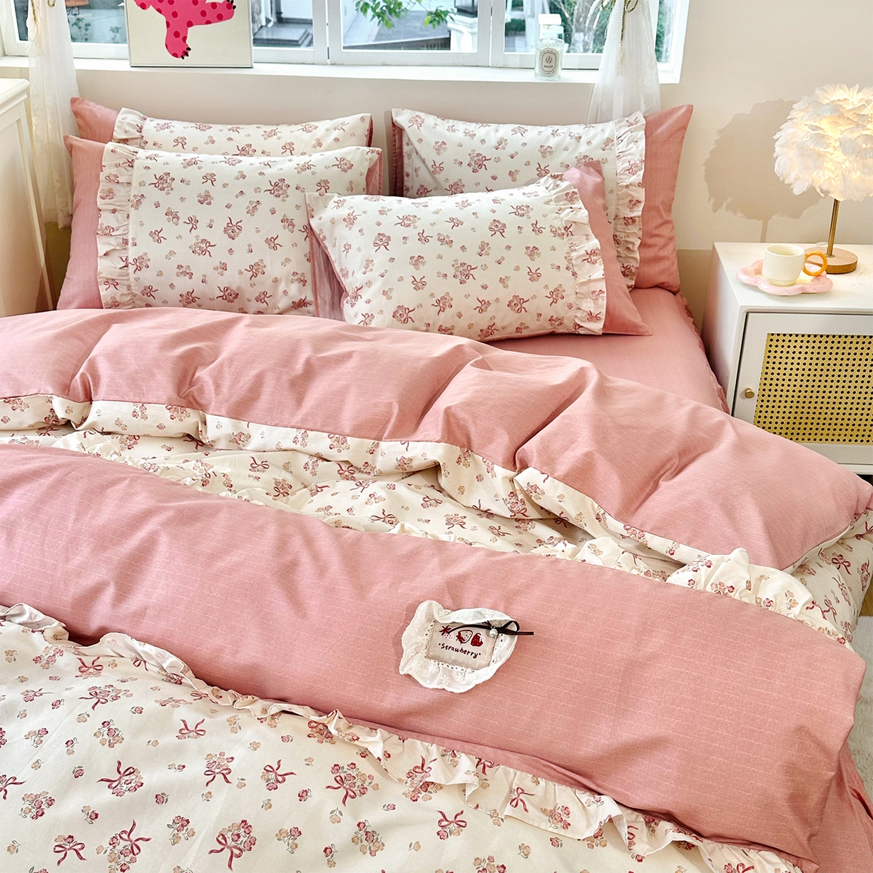 91家纺网 家纺一手货源 找家纺 玉元坊 2026新款全棉纯棉小碎花刺绣花边款四件套田园公主风系列 花漾结缘