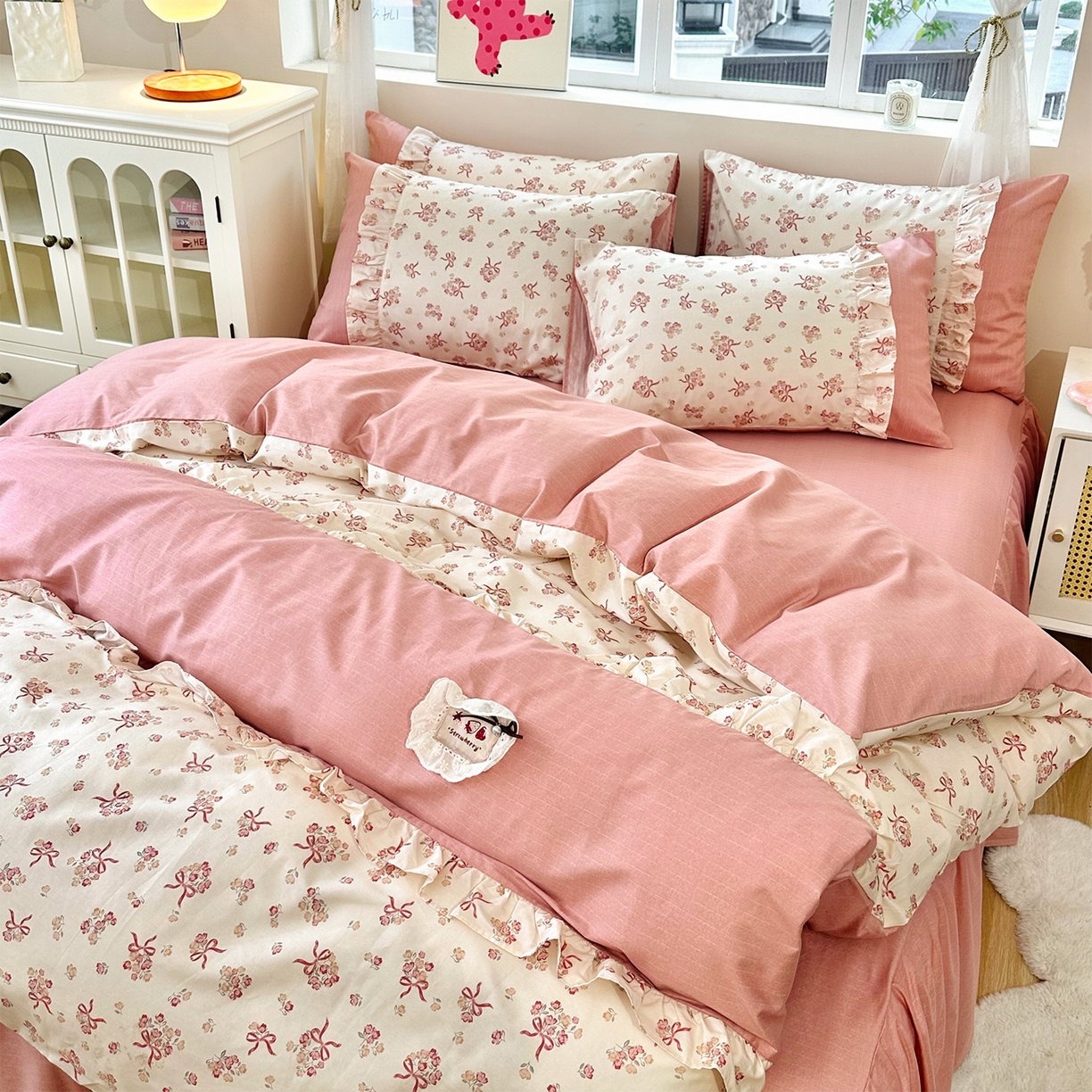 91家纺网 家纺一手货源 找家纺 玉元坊 2026新款全棉纯棉小碎花刺绣花边款四件套田园公主风系列 花漾结缘