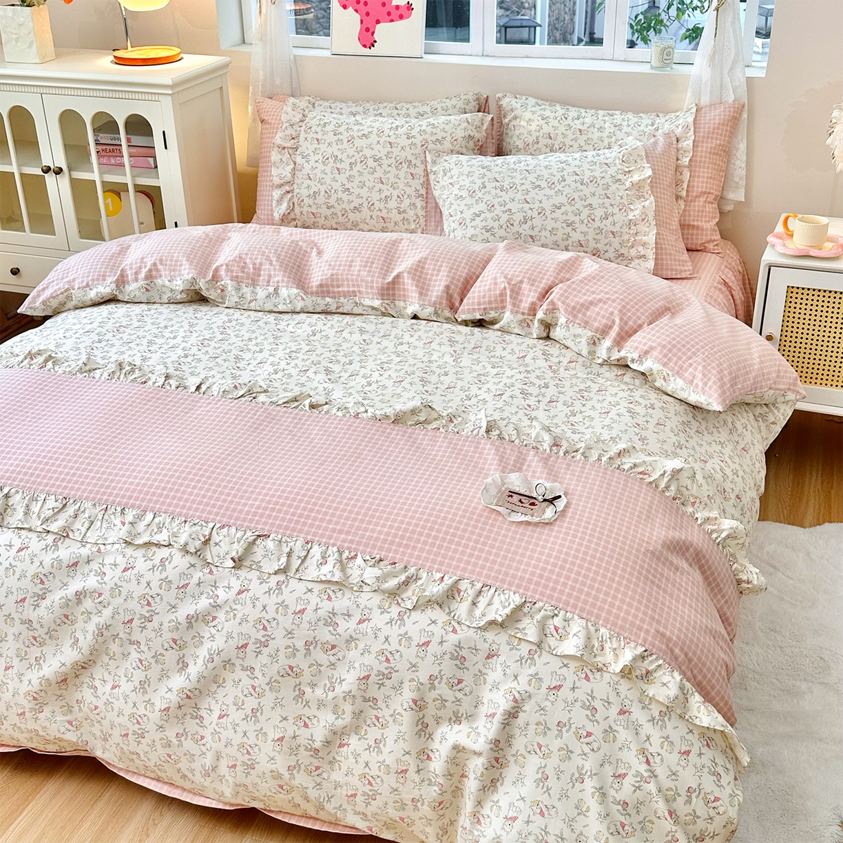 91家纺网 家纺一手货源 找家纺 玉元坊 2026新款全棉纯棉小碎花刺绣花边款四件套田园公主风系列 小狗乐园