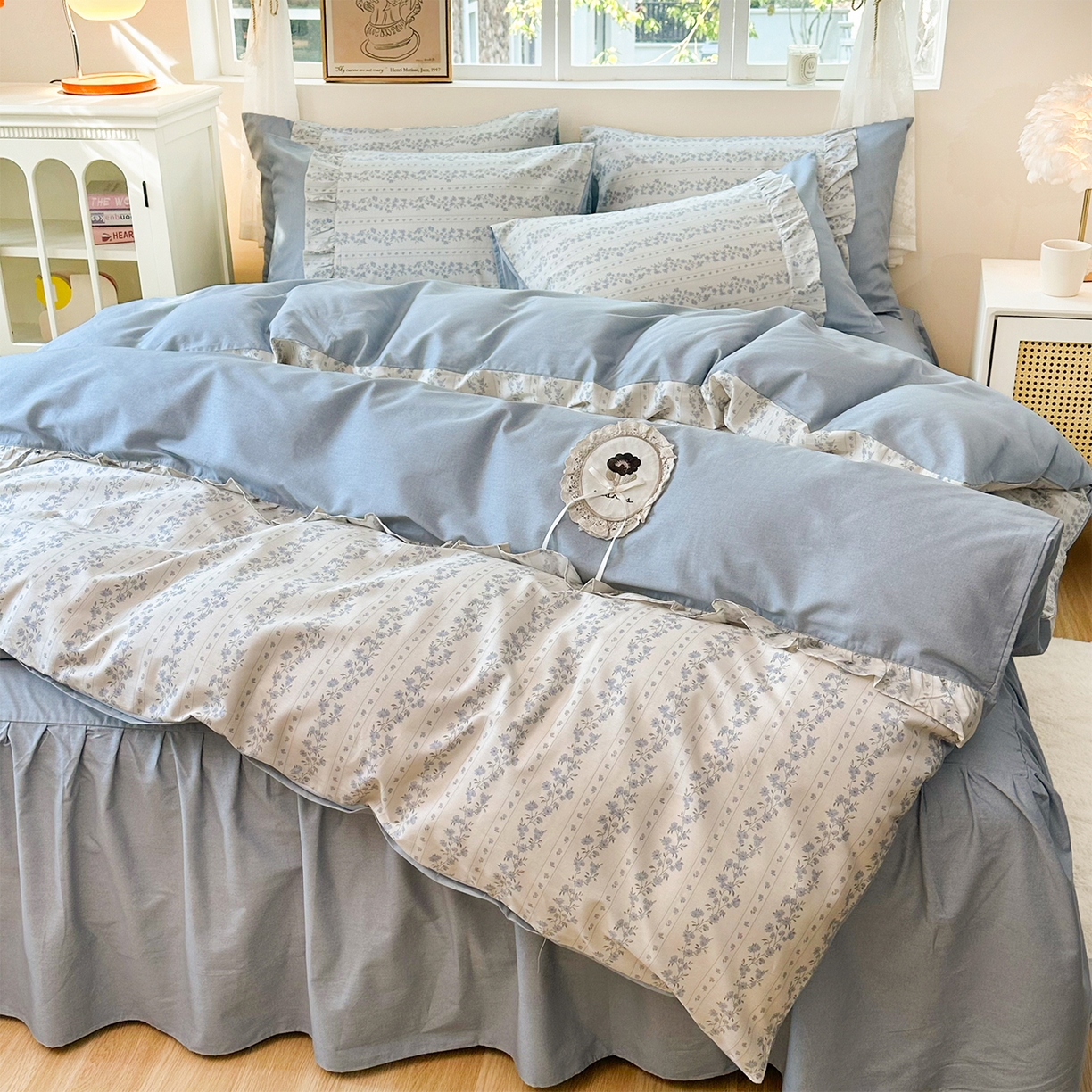 91家纺网 家纺一手货源 找家纺 玉元坊 2026新款全棉纯棉小碎花刺绣花边款四件套田园公主风系列 爱相随兰