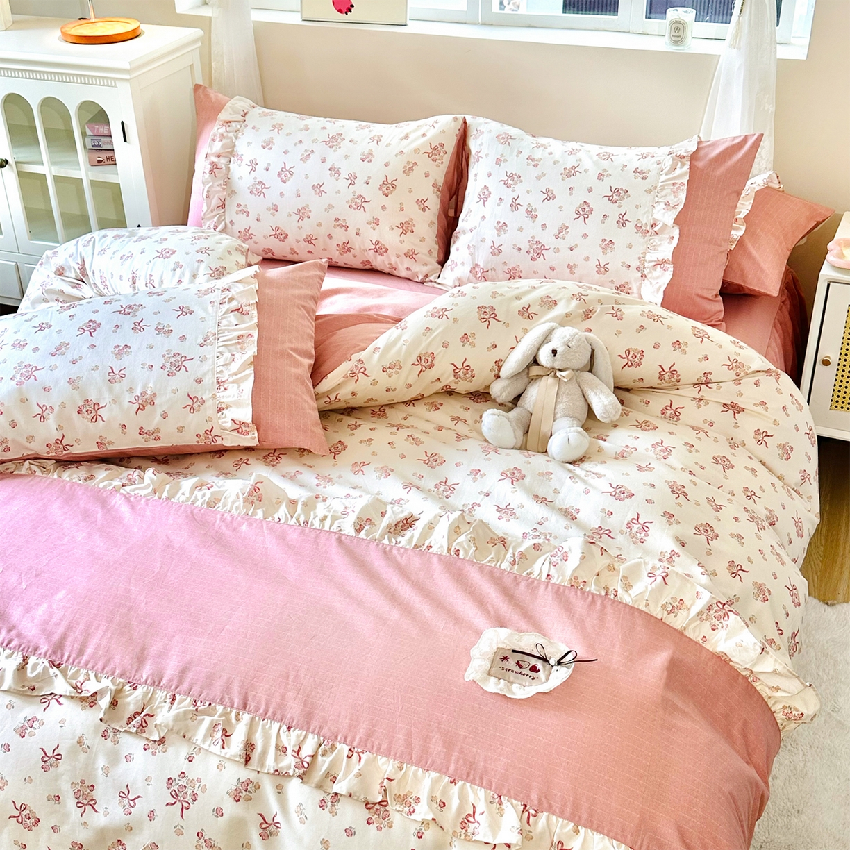 91家纺网 家纺一手货源 找家纺 玉元坊 2026新款全棉纯棉小碎花刺绣花边款四件套田园公主风系列 花漾结缘