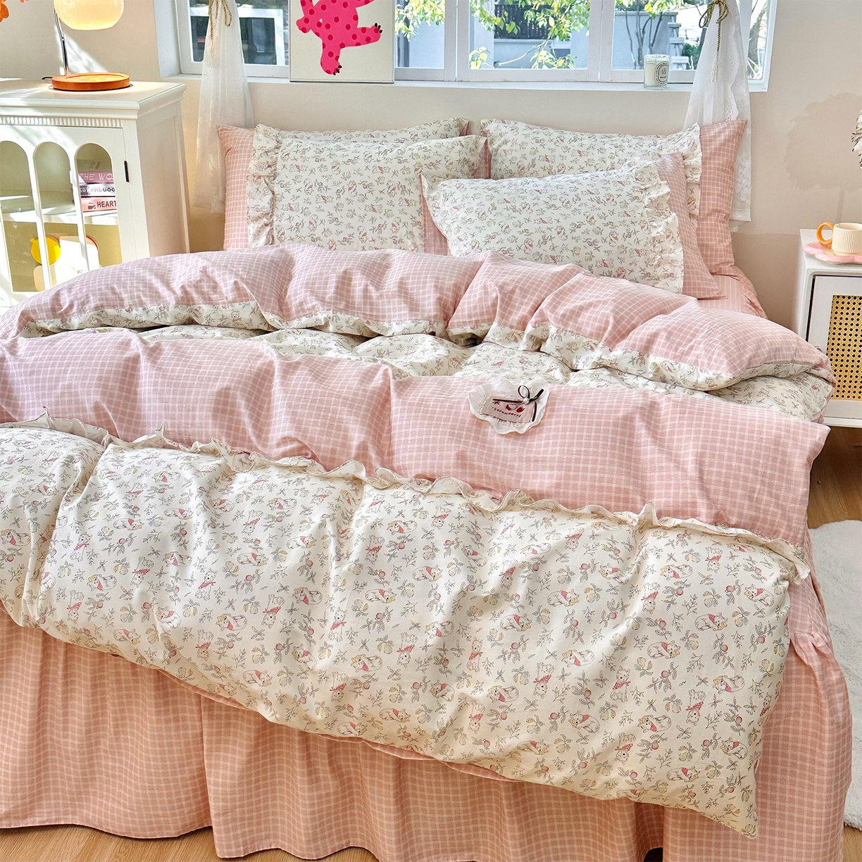 91家纺网 家纺一手货源 找家纺 玉元坊 2026新款全棉纯棉小碎花刺绣花边款四件套田园公主风系列 小狗乐园