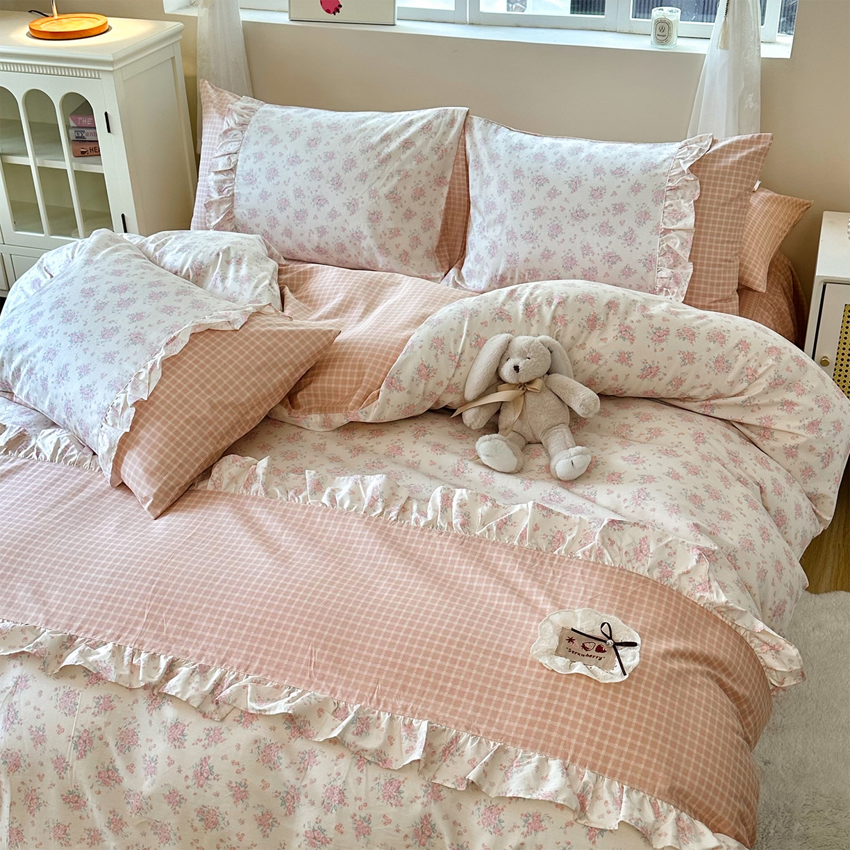 91家纺网 家纺一手货源 找家纺 玉元坊 2026新款全棉纯棉小碎花刺绣花边款四件套田园公主风系列 柔情花梦粉