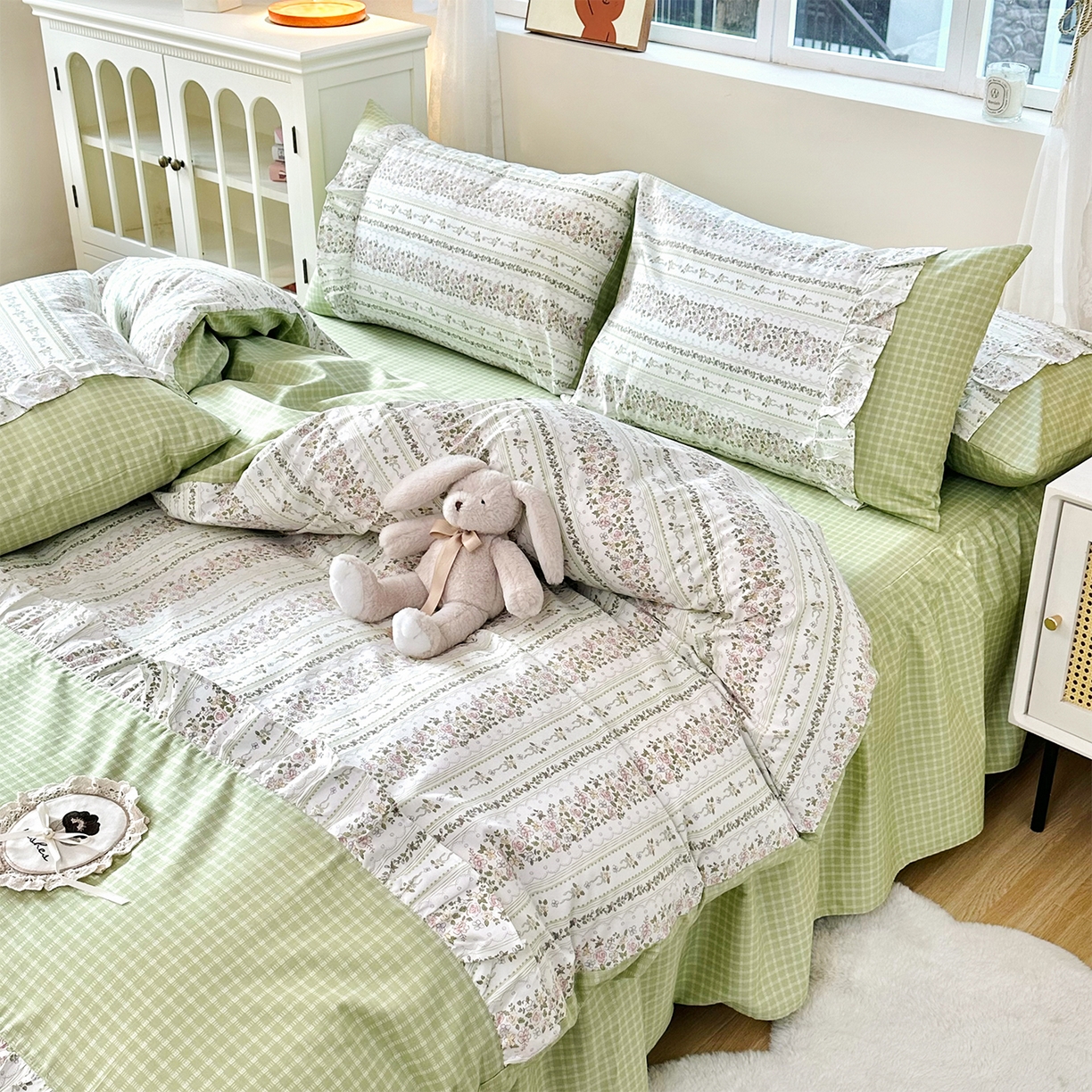 91家纺网 家纺一手货源 找家纺 玉元坊 2026新款全棉纯棉小碎花刺绣花边款四件套田园公主风系列 青鸾绿