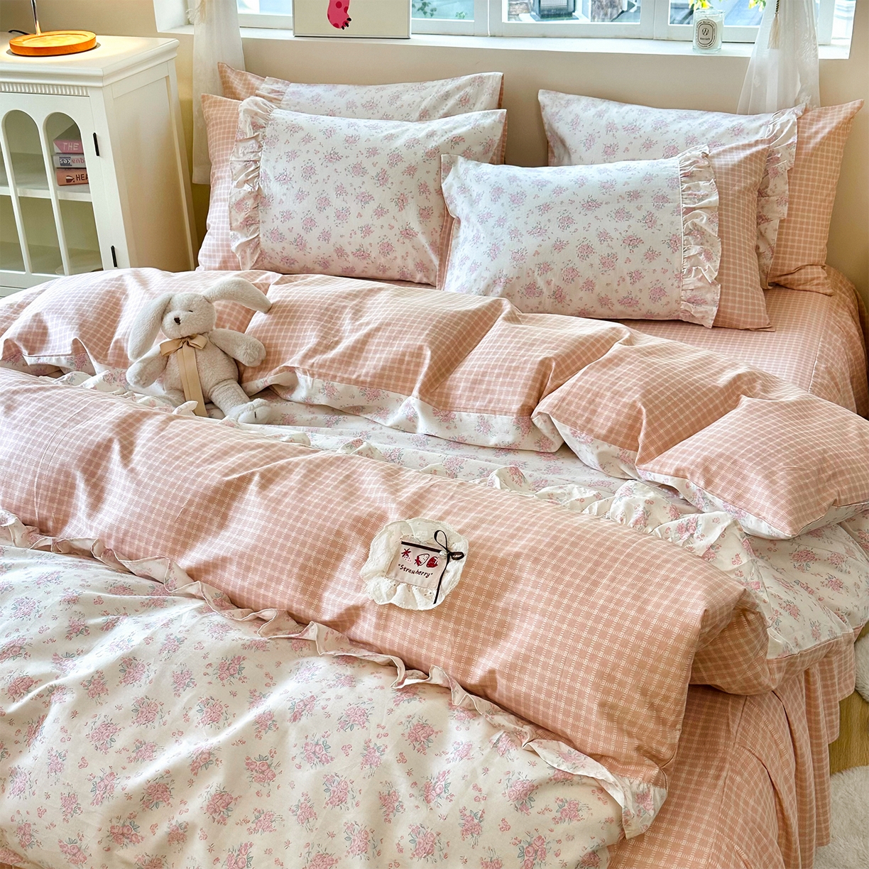 91家纺网 家纺一手货源 找家纺 玉元坊 2026新款全棉纯棉小碎花刺绣花边款四件套田园公主风系列 柔情花梦粉