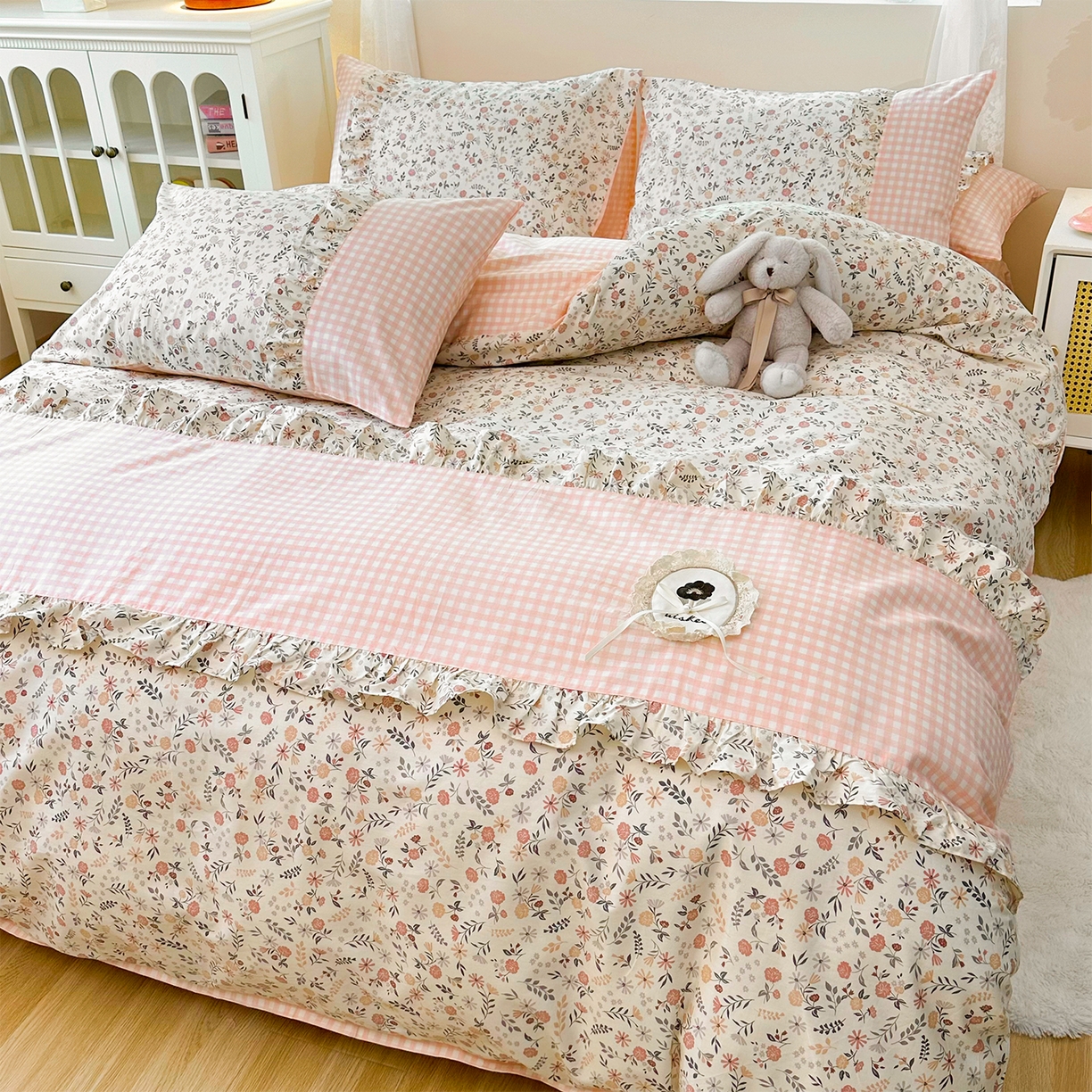 91家纺网 家纺一手货源 找家纺 玉元坊 2026新款全棉纯棉小碎花刺绣花边款四件套田园公主风系列 长安时刻