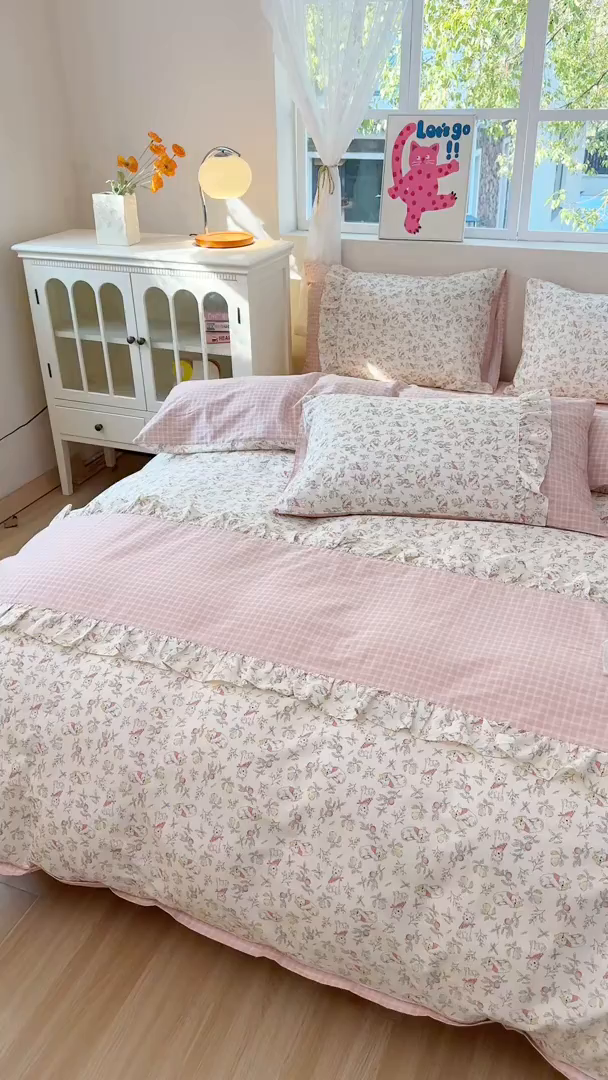 91家纺网 家纺一手货源 找家纺 玉元坊 2026新款全棉纯棉小碎花刺绣花边款四件套田园公主风系列 小狗乐园