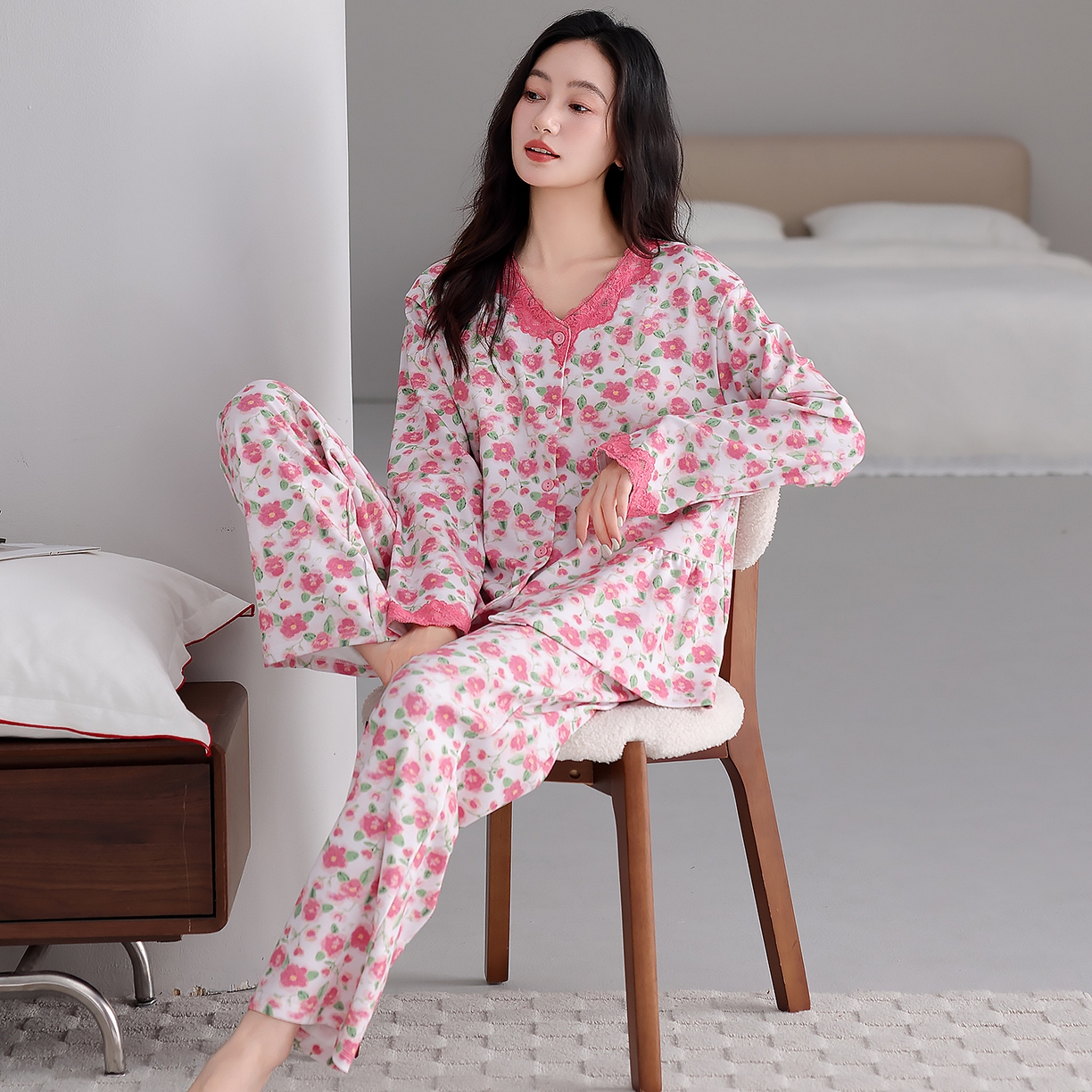 91家纺网 家纺一手货源 找家纺 洛兰沙家居馆 2026新款拉架爽棉睡衣女士秋冬季长袖长裤高级感休闲外穿家居服女款带胸垫 5705