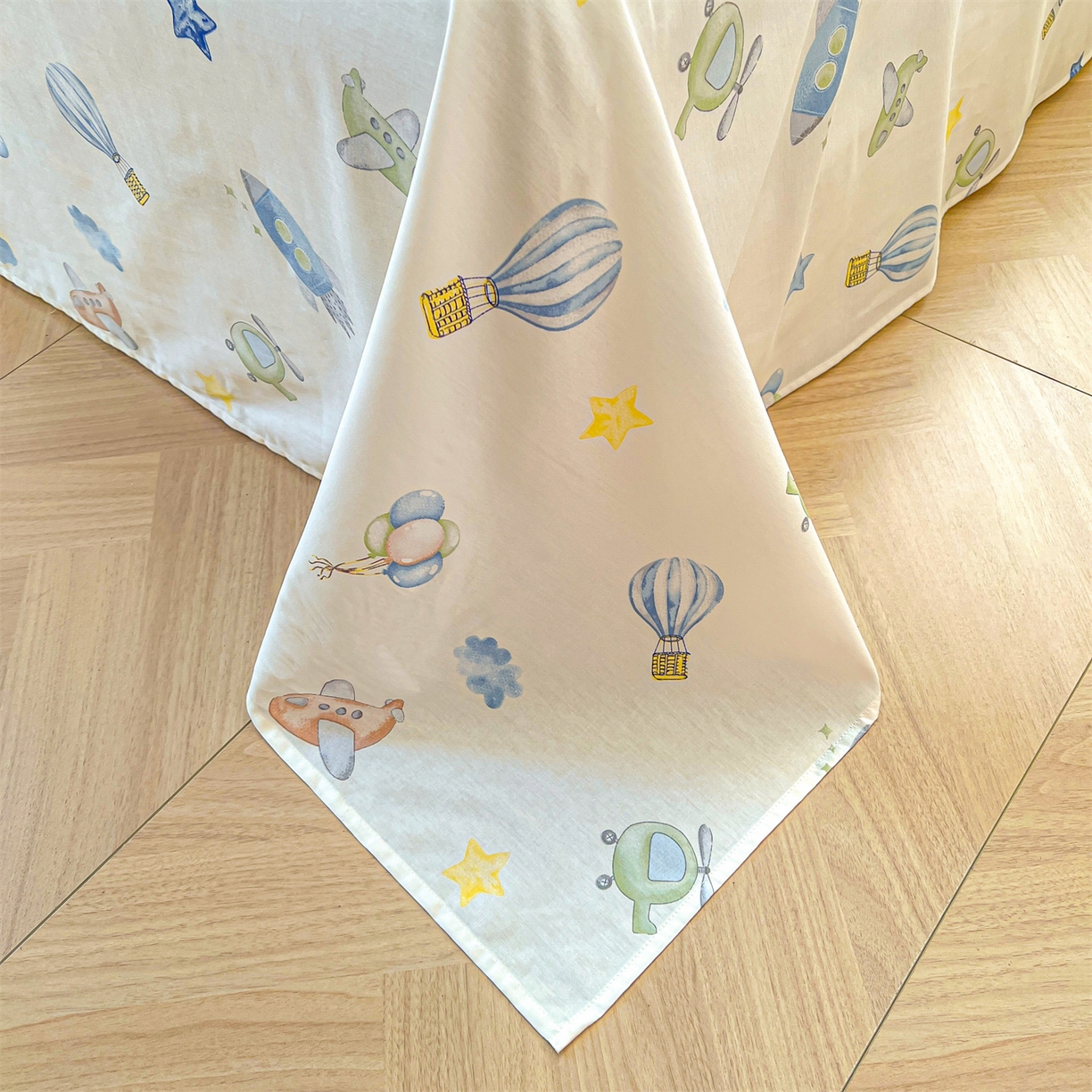 91家纺网 家纺一手货源 找家纺 珂博家纺 2026新款小碎花纯棉12868四件套全棉学生三件套场景二 星辰大海