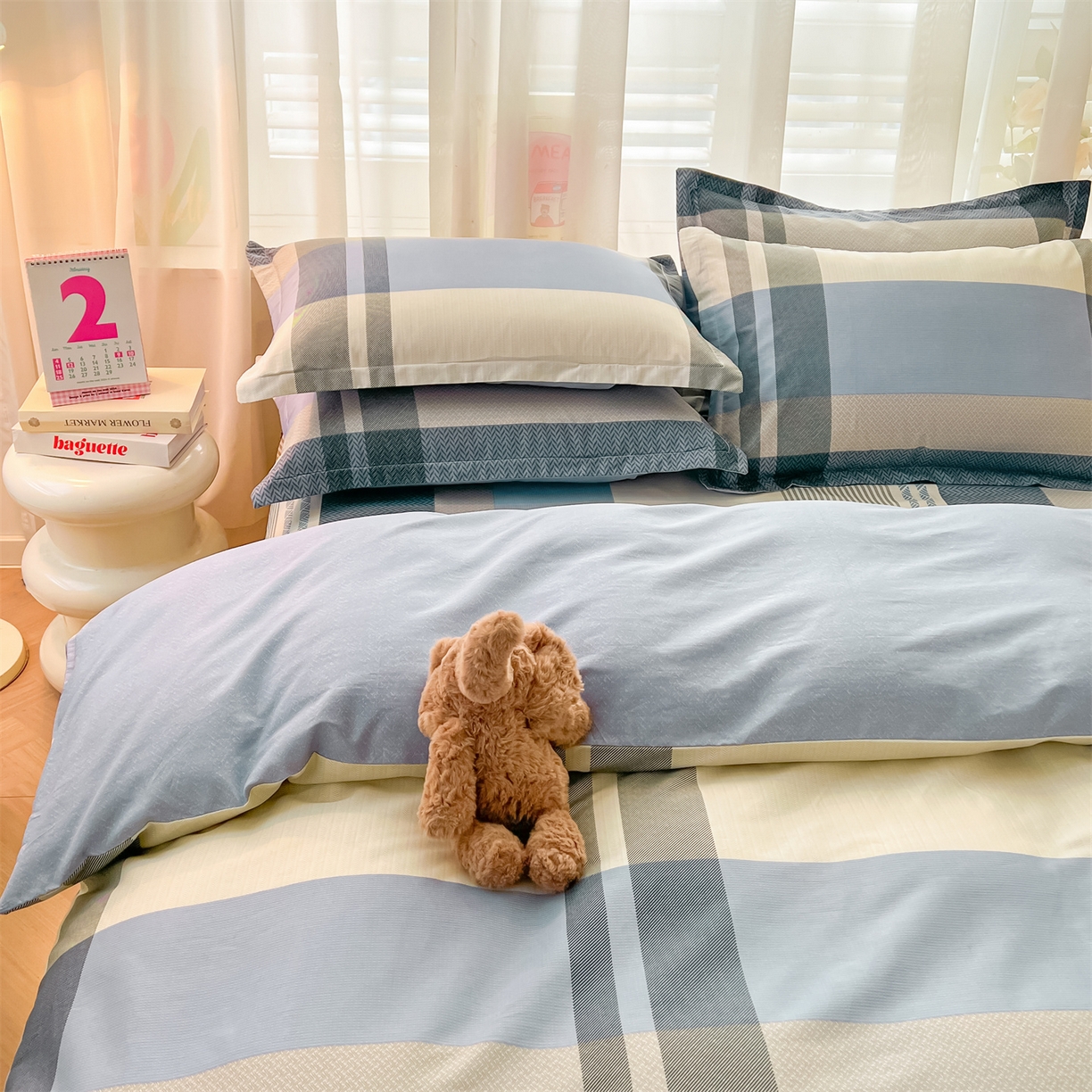 91家纺网 家纺一手货源 找家纺 珂博家纺 2026新款小碎花纯棉12868四件套全棉学生三件套场景二 格调都市