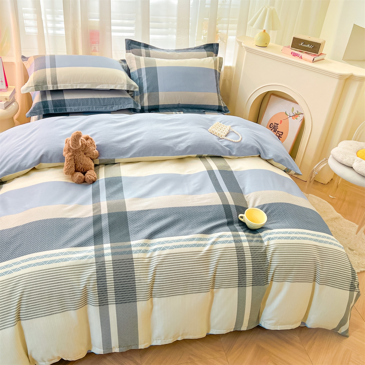 91家纺网 家纺一手货源 找家纺 珂博家纺 2026新款小碎花纯棉12868四件套全棉学生三件套场景二 格调都市