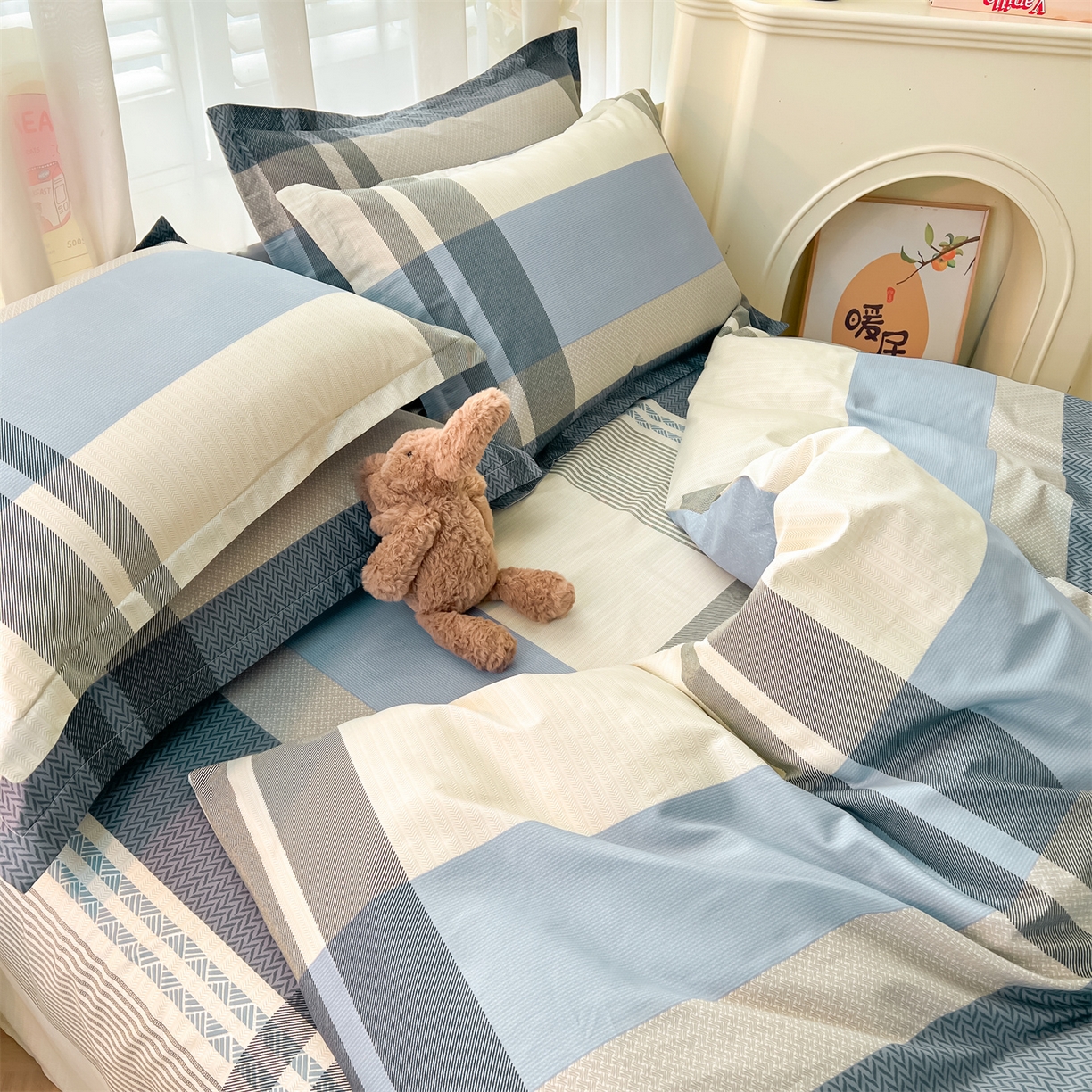 91家纺网 家纺一手货源 找家纺 珂博家纺 2026新款小碎花纯棉12868四件套全棉学生三件套场景二 格调都市