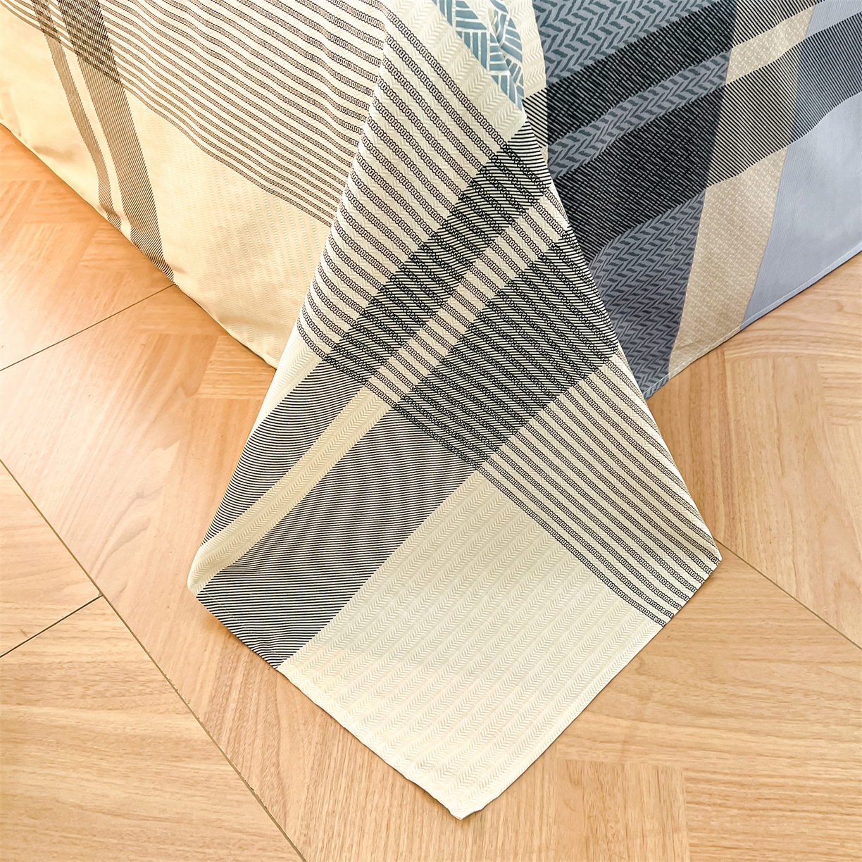 91家纺网 家纺一手货源 找家纺 珂博家纺 2026新款小碎花纯棉12868四件套全棉学生三件套场景二 格调都市