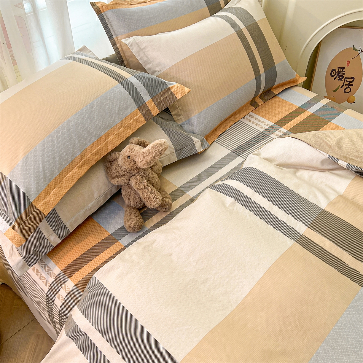 91家纺网 家纺一手货源 找家纺 珂博家纺 2026新款小碎花纯棉12868四件套全棉学生三件套场景二 曼塔罗