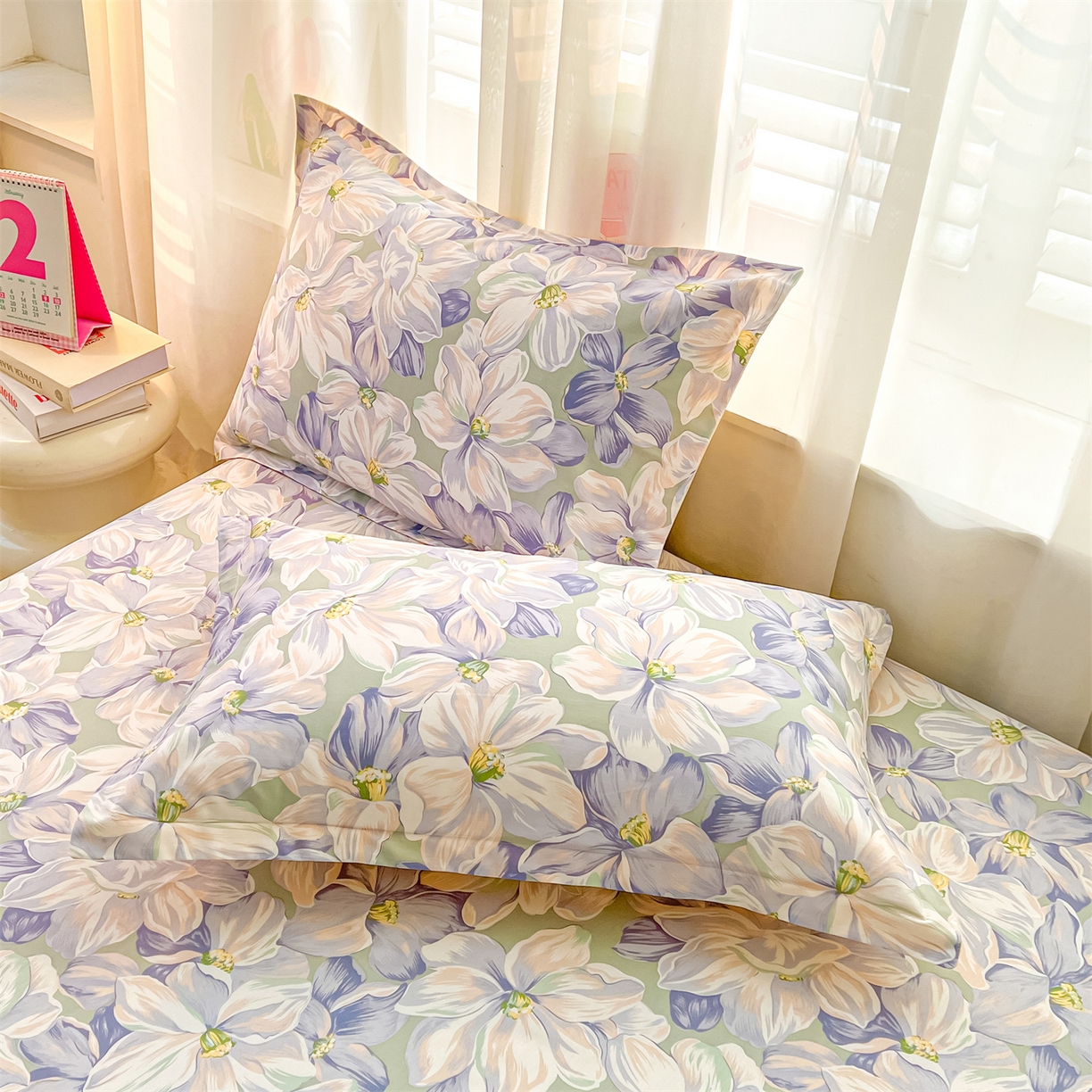 91家纺网 家纺一手货源 找家纺 珂博家纺 2026新款小碎花纯棉12868四件套全棉学生三件套场景二 梦里繁花