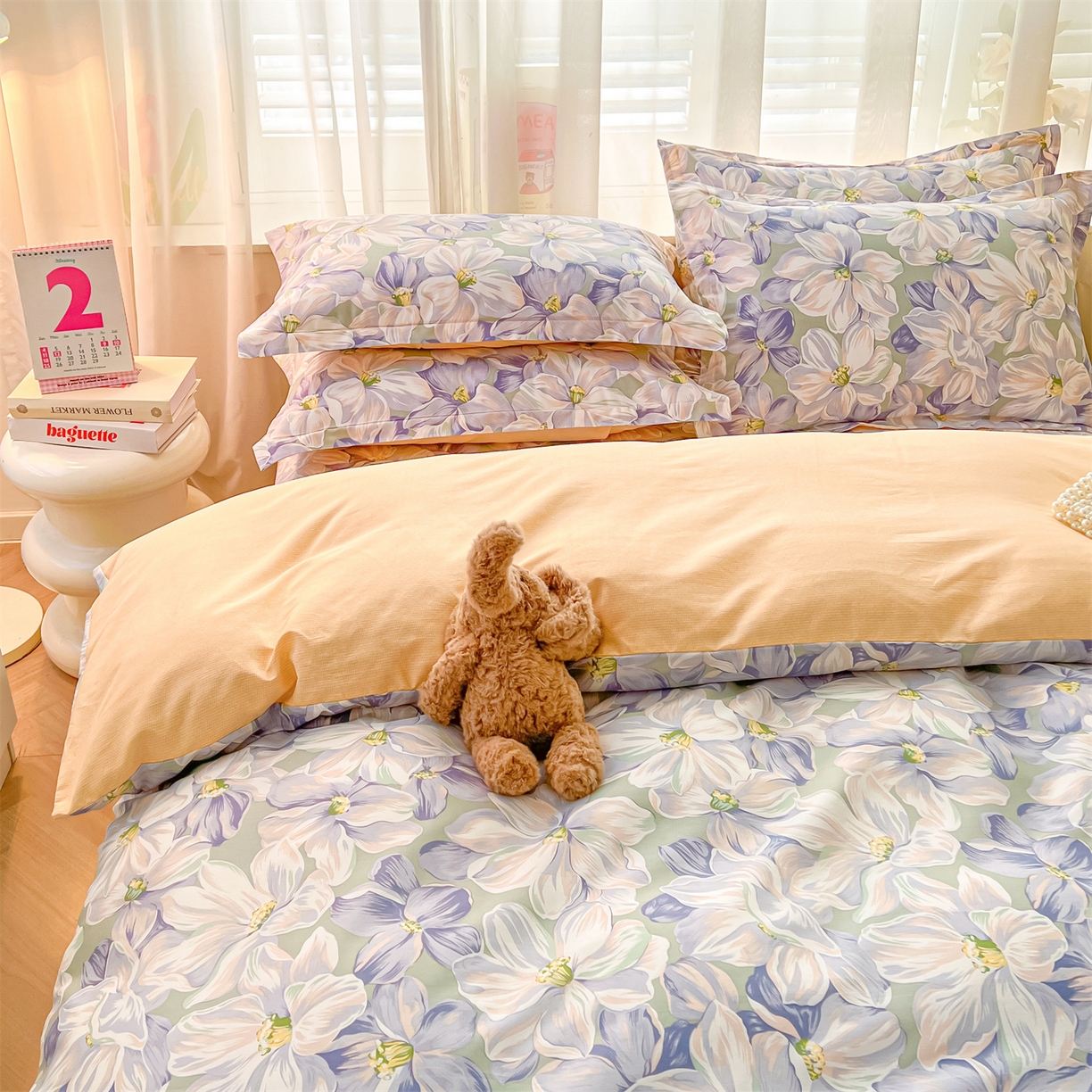 91家纺网 家纺一手货源 找家纺 珂博家纺 2026新款小碎花纯棉12868四件套全棉学生三件套场景二 梦里繁花