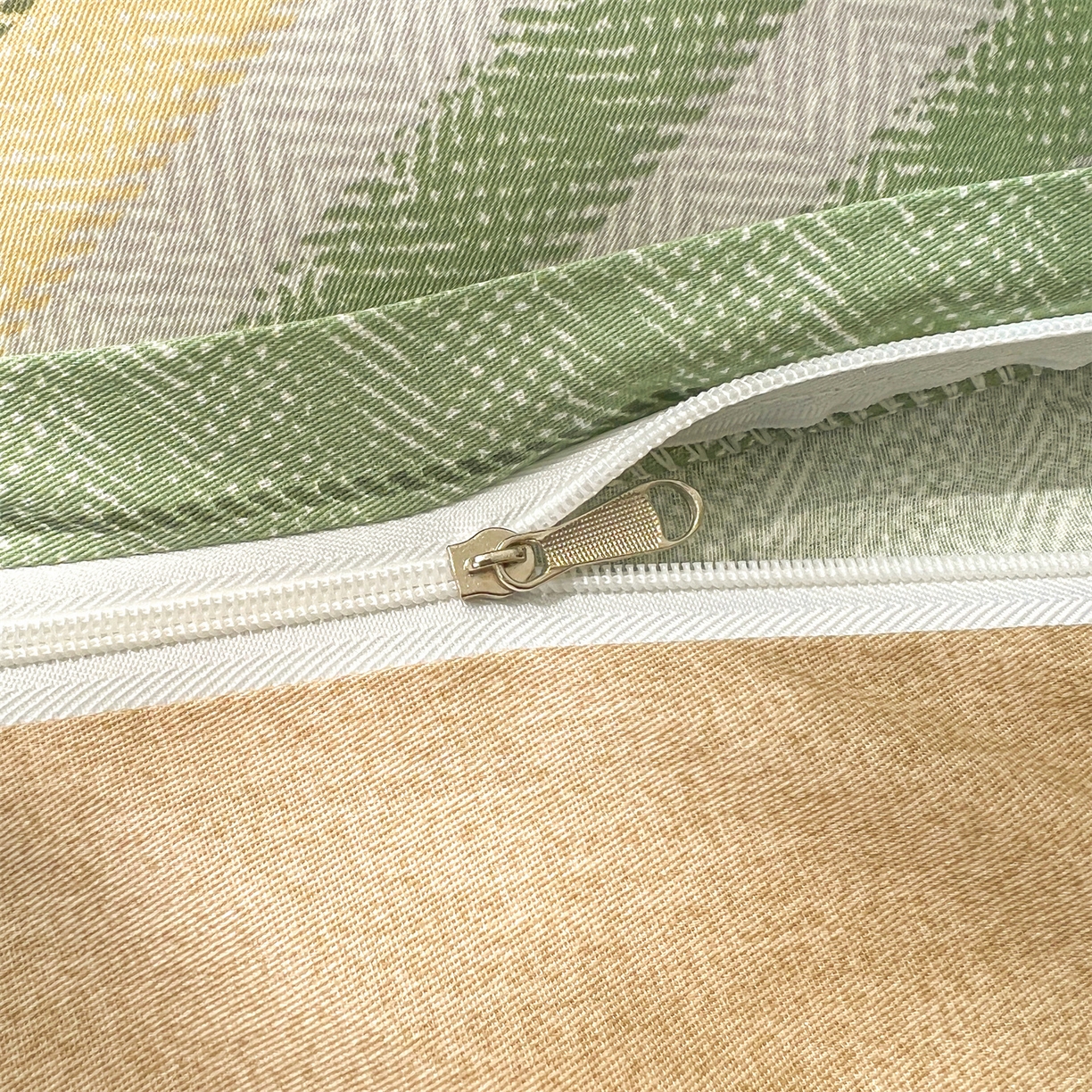 91家纺网 家纺一手货源 找家纺 珂博家纺 2026新款小碎花纯棉12868四件套全棉学生三件套场景二 青春律动