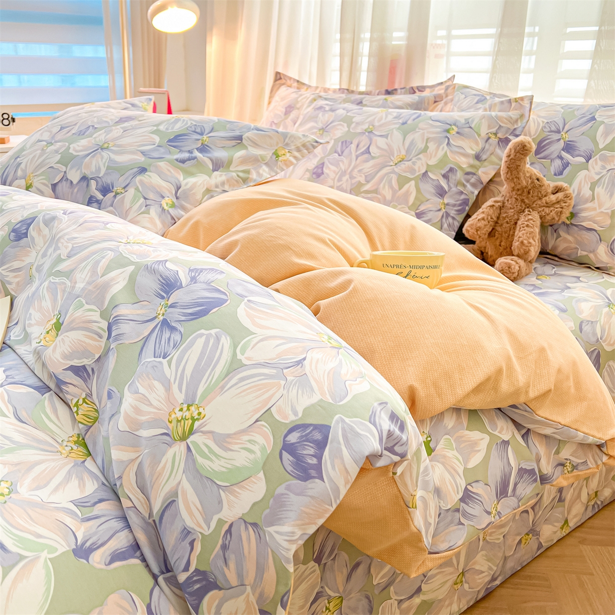 91家纺网 家纺一手货源 找家纺 珂博家纺 2026新款小碎花纯棉12868四件套全棉学生三件套场景二 梦里繁花