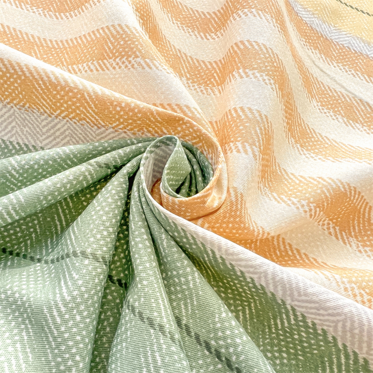 91家纺网 家纺一手货源 找家纺 珂博家纺 2026新款小碎花纯棉12868四件套全棉学生三件套场景二 青春律动