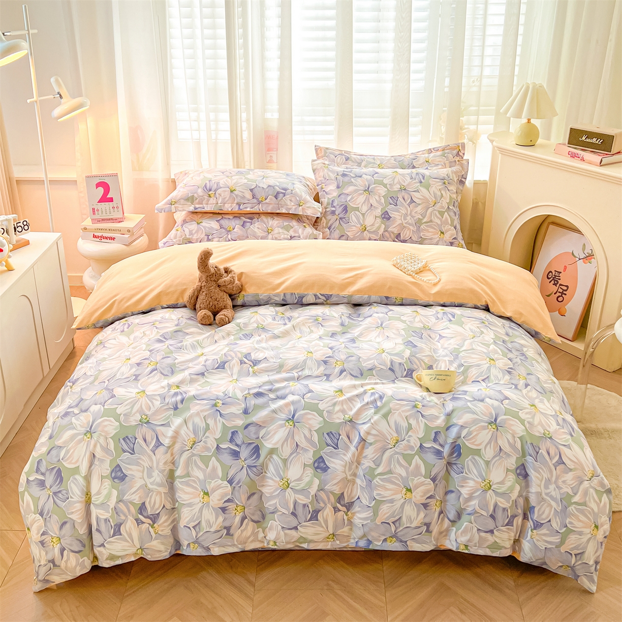 91家纺网 家纺一手货源 找家纺 珂博家纺 2026新款小碎花纯棉12868四件套全棉学生三件套场景二 梦里繁花