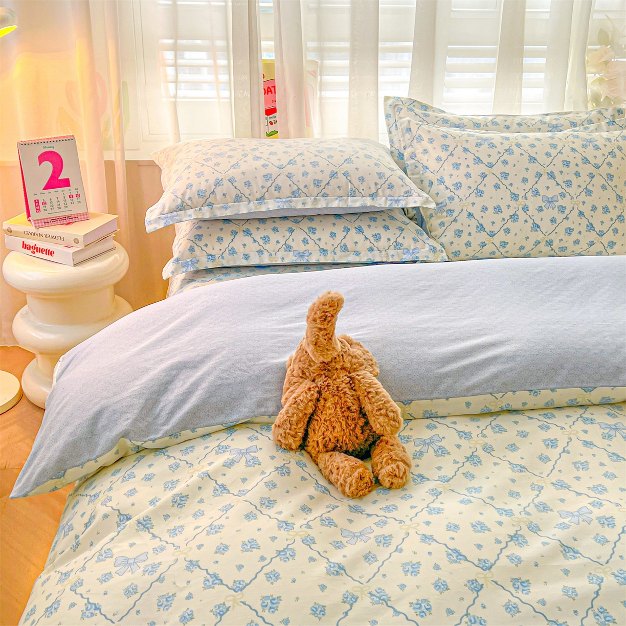 91家纺网 家纺一手货源 找家纺 珂博家纺 2026新款小碎花纯棉12868四件套全棉学生三件套场景二 浪漫满屋