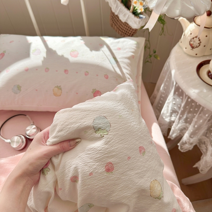 91家纺网 家纺一手货源 找家纺 港岛妹妹 2026新款云感双层纱系列四件套 草莓果园