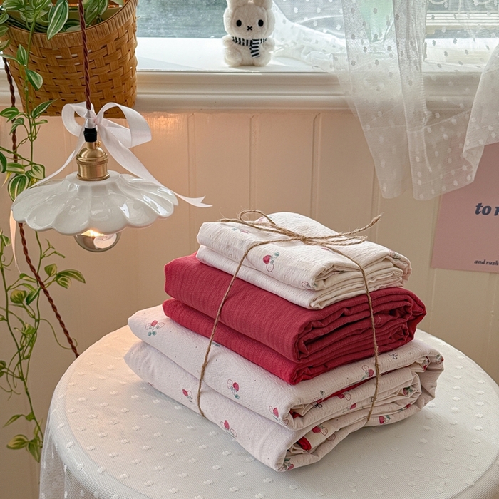 91家纺网 家纺一手货源 找家纺 港岛妹妹 2026新款云感双层纱系列四件套 小草莓