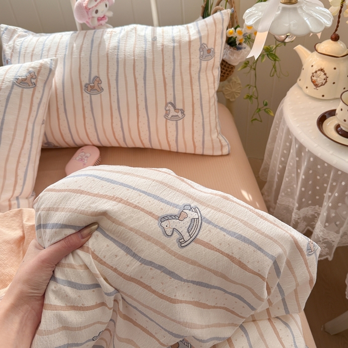 91家纺网 家纺一手货源 找家纺 港岛妹妹 2026新款云感双层纱系列四件套 小木马