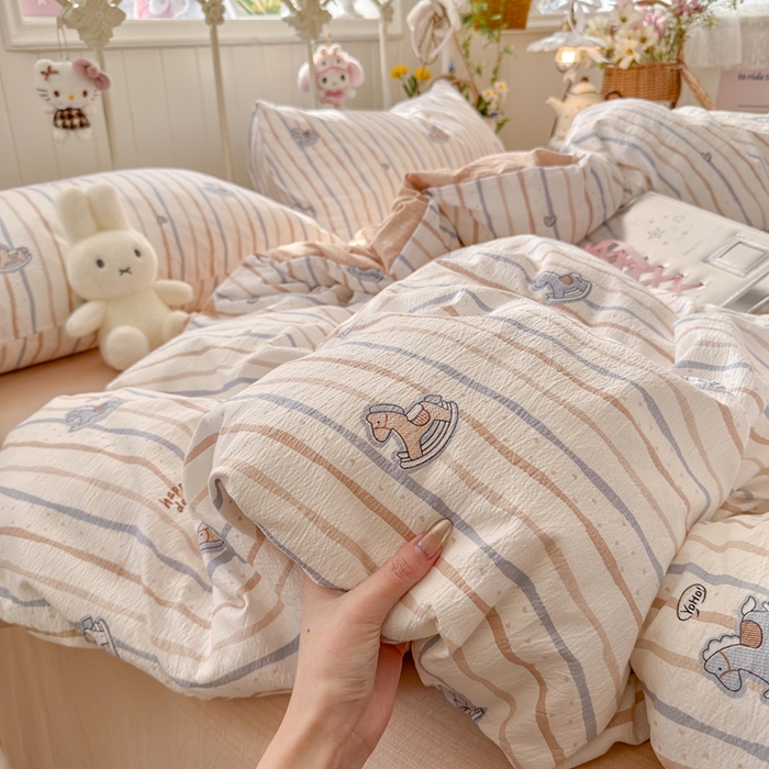 91家纺网 家纺一手货源 找家纺 港岛妹妹 2026新款云感双层纱系列四件套 小木马