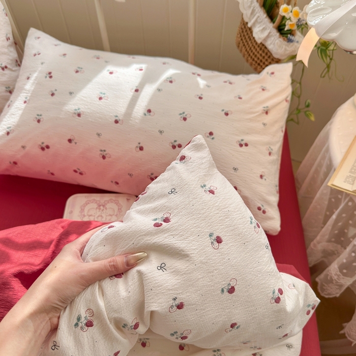 91家纺网 家纺一手货源 找家纺 海岛哥哥 2026新款云感双层纱系列四件套 小草莓