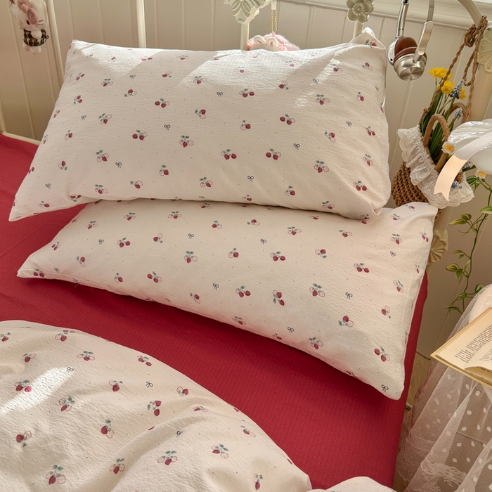 91家纺网 家纺一手货源 找家纺 海岛哥哥 2026新款云感双层纱系列四件套 小草莓