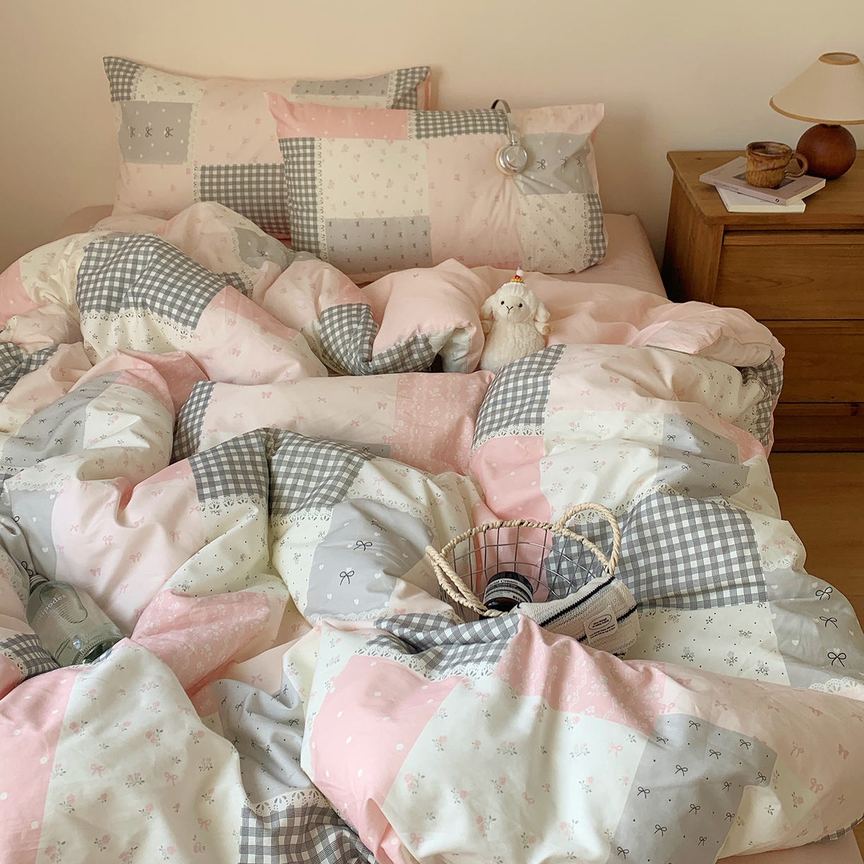 桃喜 2026春夏新品全棉碎花三件套四件套-场景一 粉格拼布碎花（全棉）