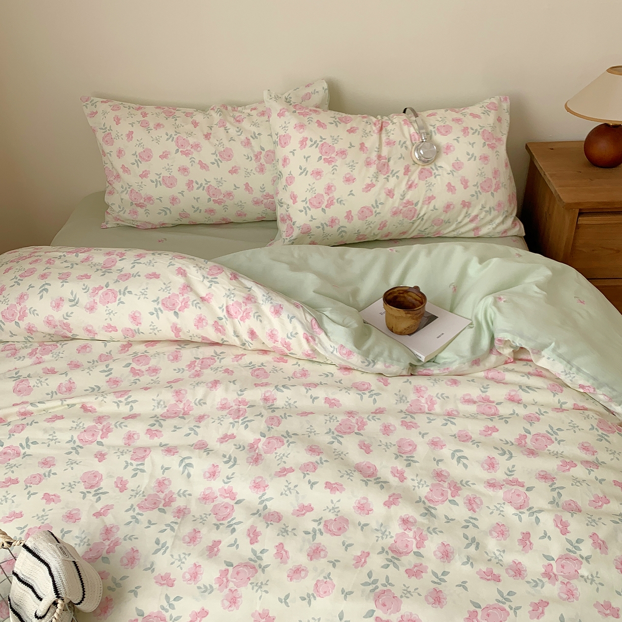 91家纺网 家纺一手货源 找家纺 桃喜 2026春夏新品全棉碎花三件套四件套-场景一 早春花园（全棉）