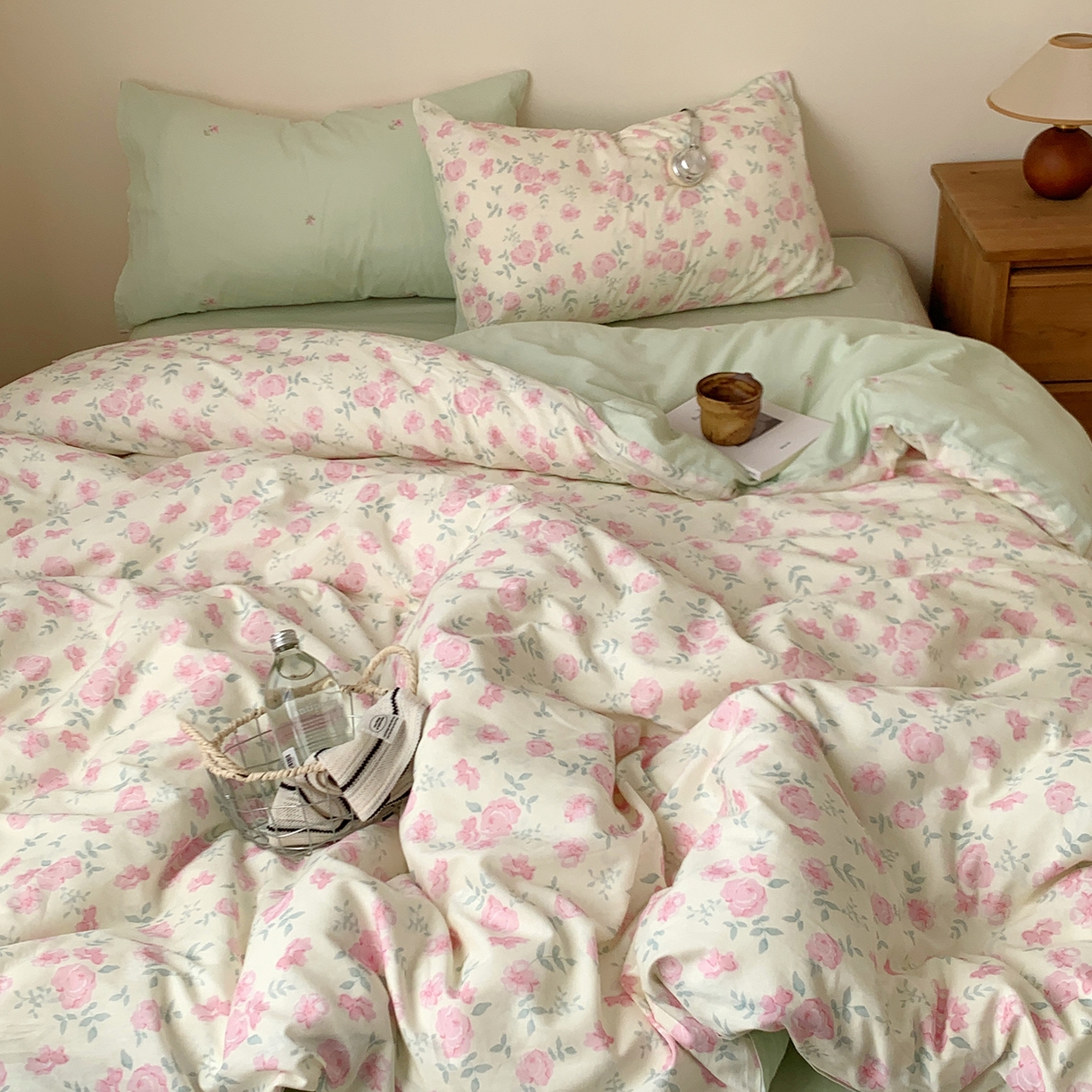 91家纺网 家纺一手货源 找家纺 桃喜 2026春夏新品全棉碎花三件套四件套-场景一 早春花园（全棉）