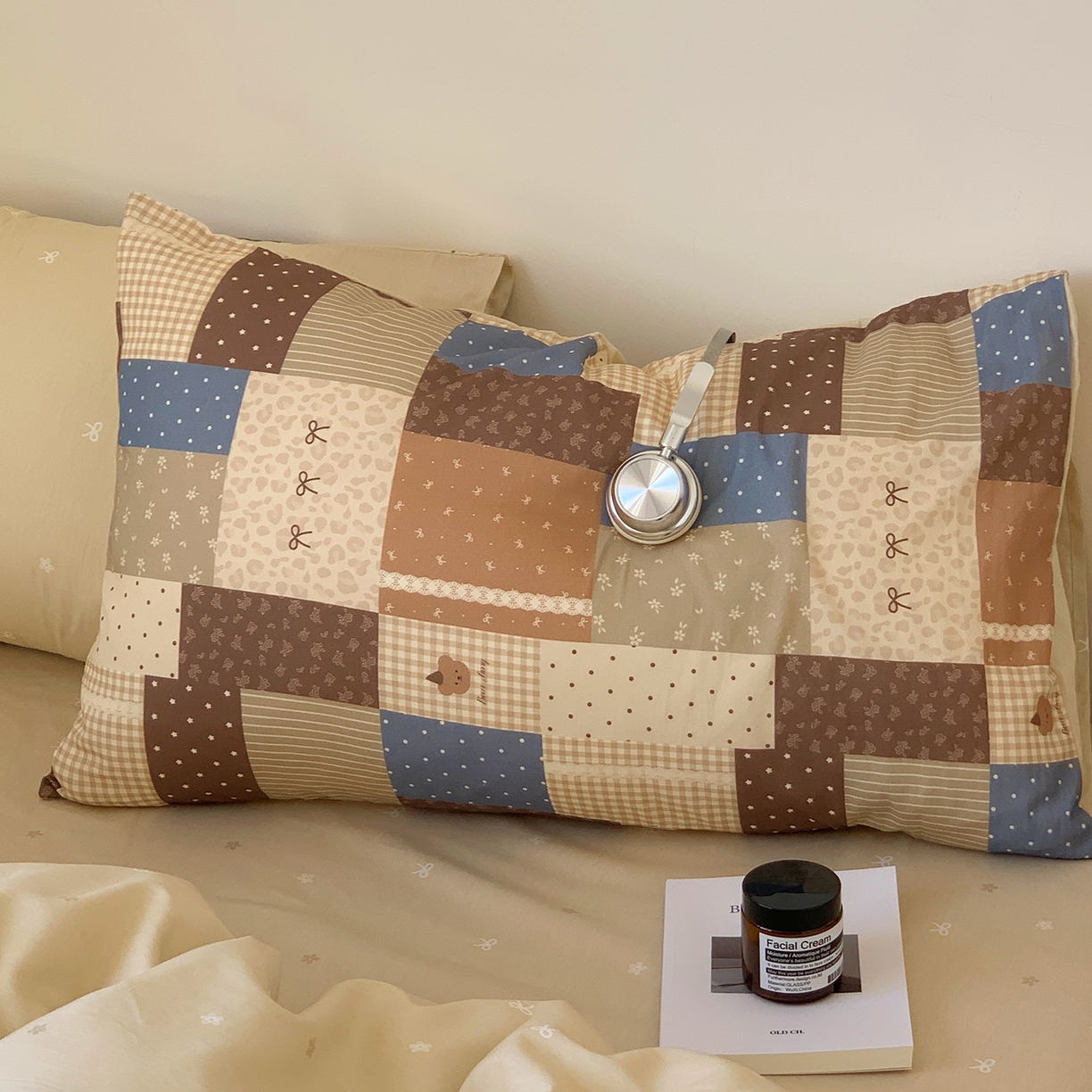 91家纺网 家纺一手货源 找家纺 桃喜 2026春夏新品全棉碎花三件套四件套-场景一 复古碎布拼花（全棉）