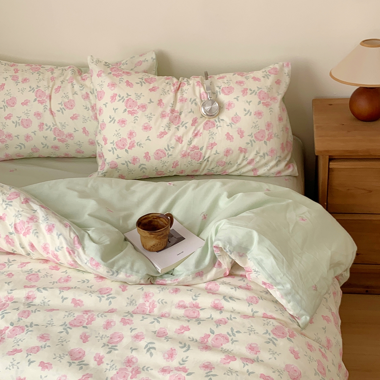 91家纺网 家纺一手货源 找家纺 桃喜 2026春夏新品全棉碎花三件套四件套-场景一 早春花园（全棉）