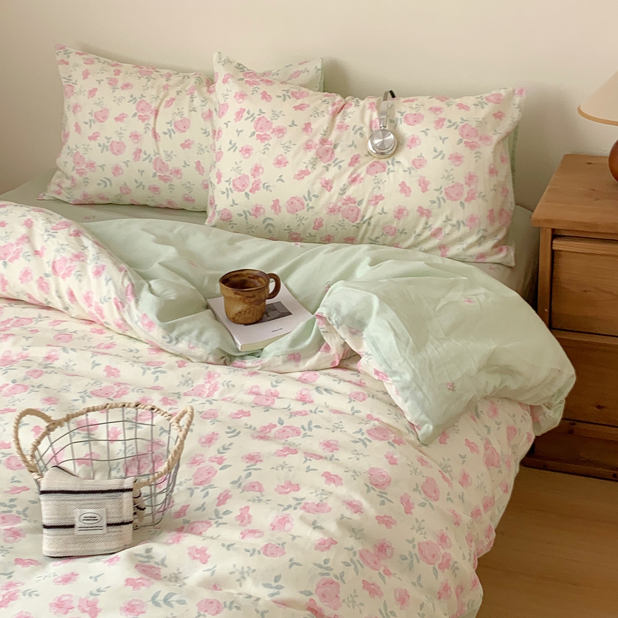 91家纺网 家纺一手货源 找家纺 桃喜 2026春夏新品全棉碎花三件套四件套-场景一 早春花园（全棉）