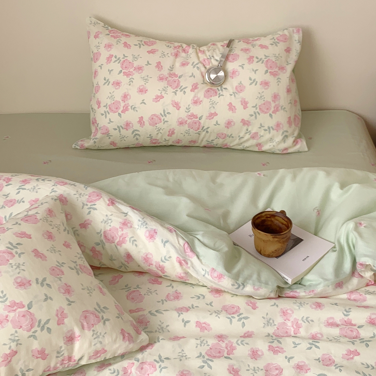 91家纺网 家纺一手货源 找家纺 桃喜 2026春夏新品全棉碎花三件套四件套-场景一 早春花园（全棉）