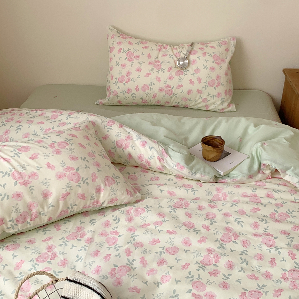 91家纺网 家纺一手货源 找家纺 桃喜 2026春夏新品全棉碎花三件套四件套-场景一 早春花园（全棉）