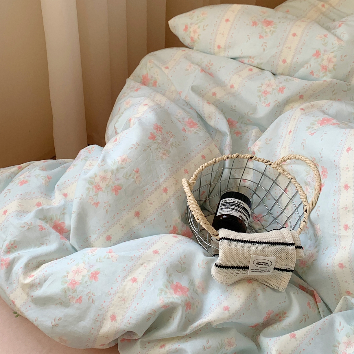 91家纺网 家纺一手货源 找家纺 桃喜 2026春夏新品全棉碎花三件套四件套-场景一 馥郁蓝（全棉）