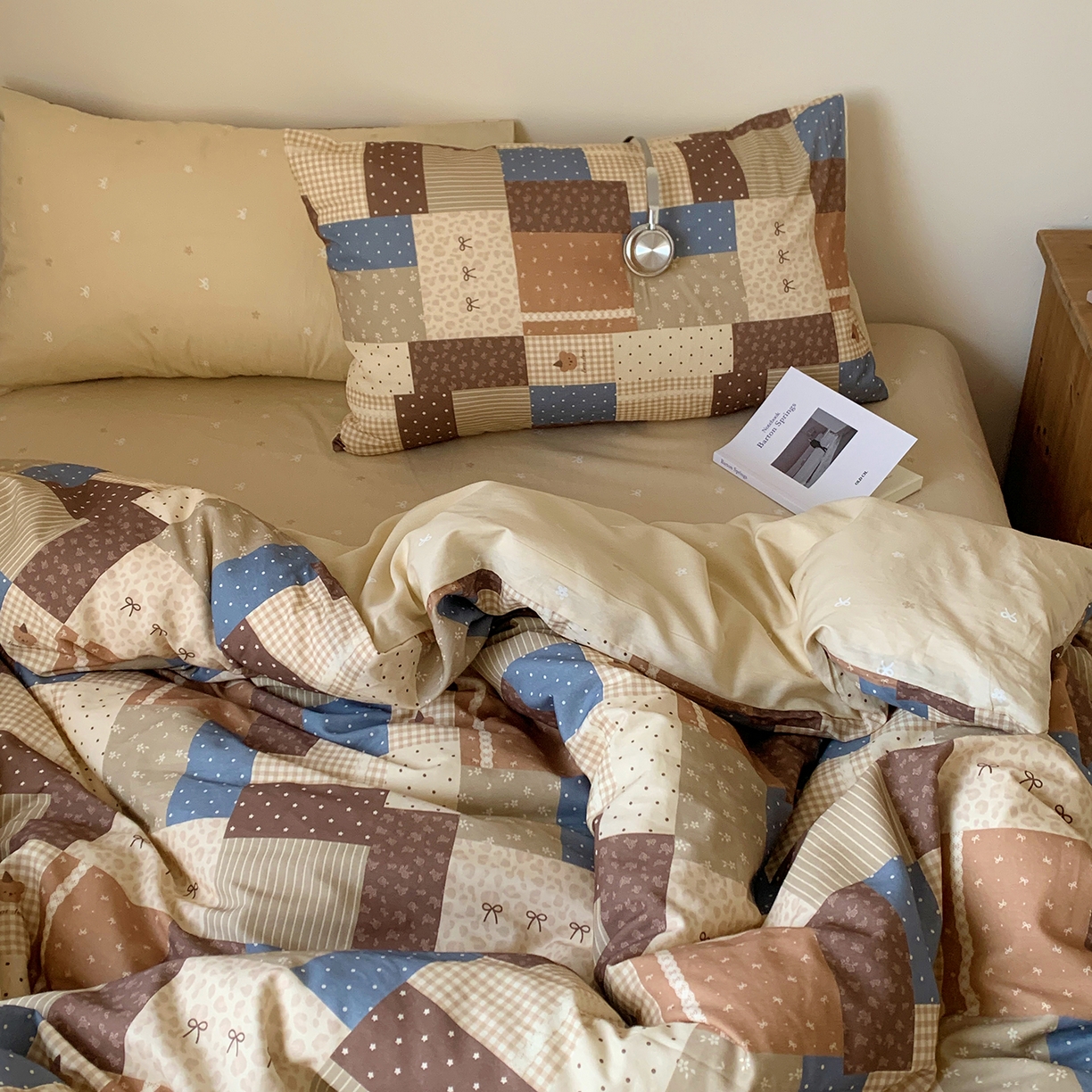 91家纺网 家纺一手货源 找家纺 桃喜 2026春夏新品全棉碎花三件套四件套-场景一 复古碎布拼花（全棉）