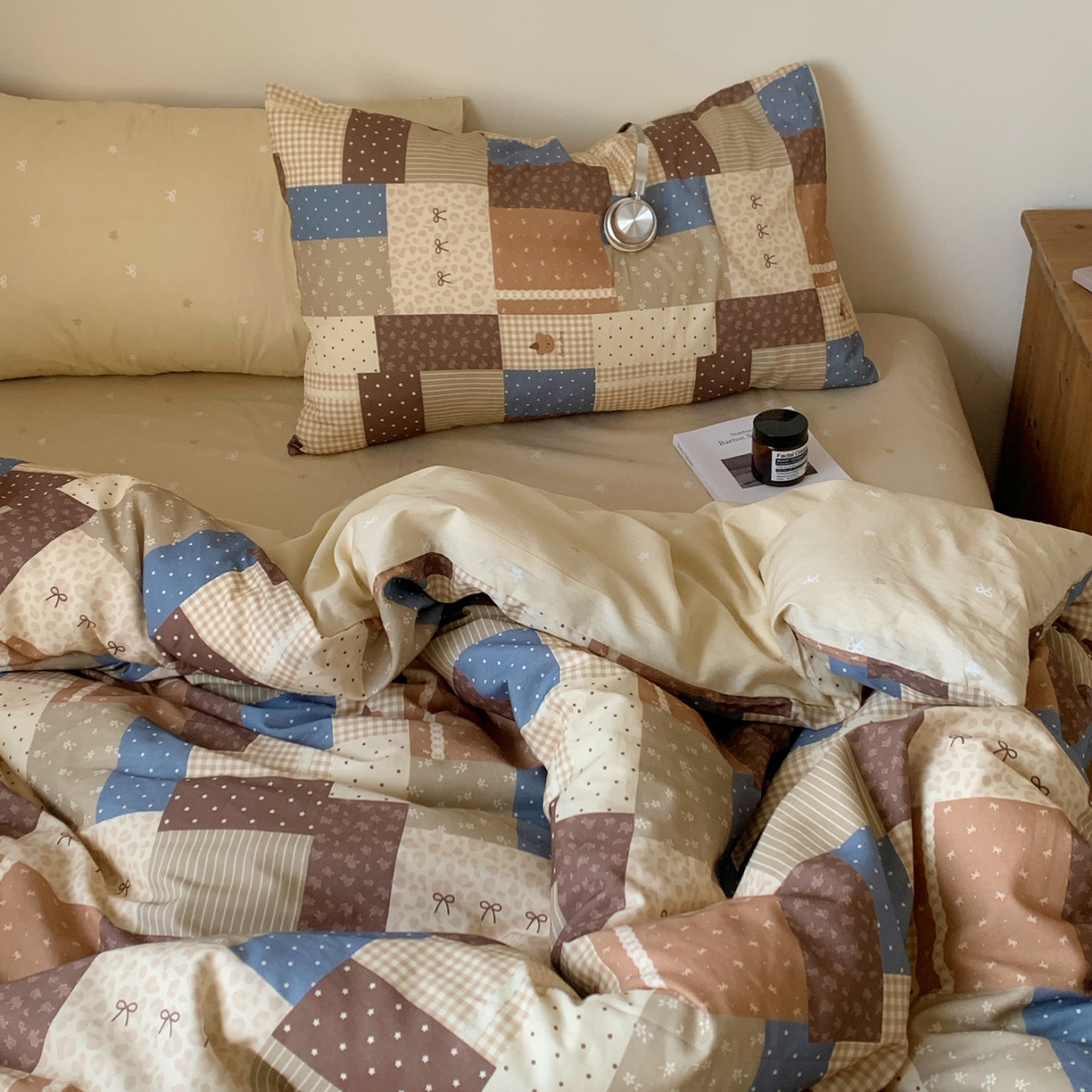 91家纺网 家纺一手货源 找家纺 桃喜 2026春夏新品全棉碎花三件套四件套-场景一 复古碎布拼花（全棉）