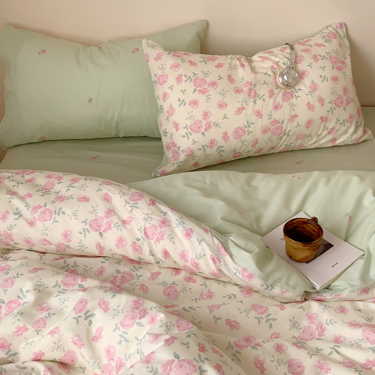 91家纺网 家纺一手货源 找家纺 桃喜 2026春夏新品全棉碎花三件套四件套-场景一 早春花园（全棉）