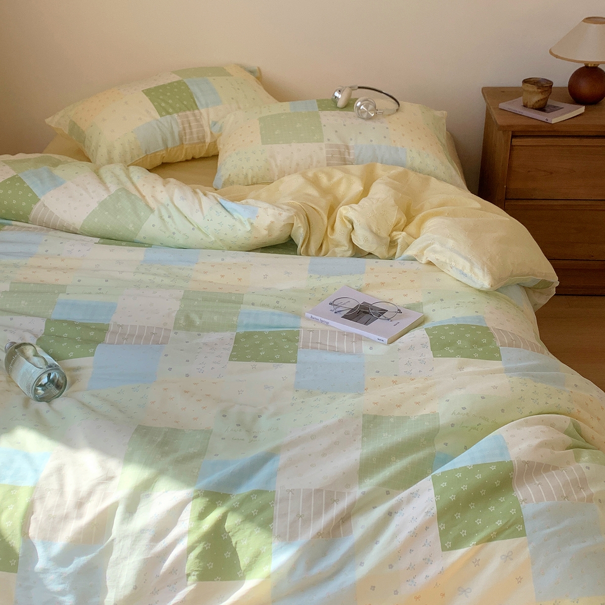 91家纺网 家纺一手货源 找家纺 桃喜 2026春夏新品全棉碎花三件套四件套-场景一 绿格拼布碎花（全棉）