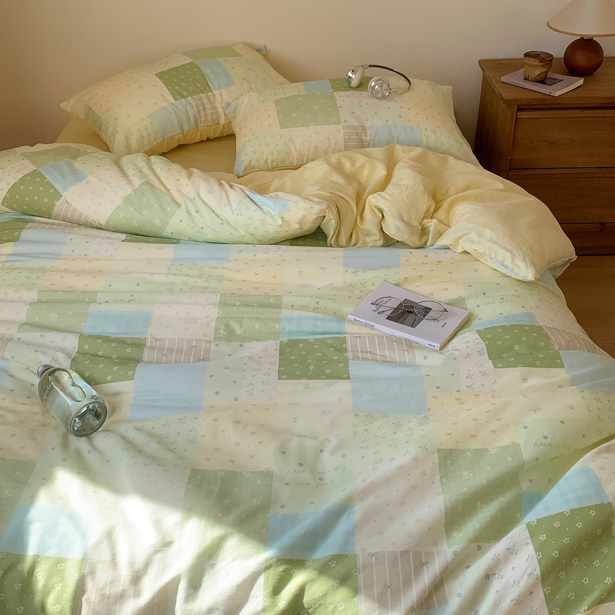 91家纺网 家纺一手货源 找家纺 桃喜 2026春夏新品全棉碎花三件套四件套-场景一 绿格拼布碎花（全棉）