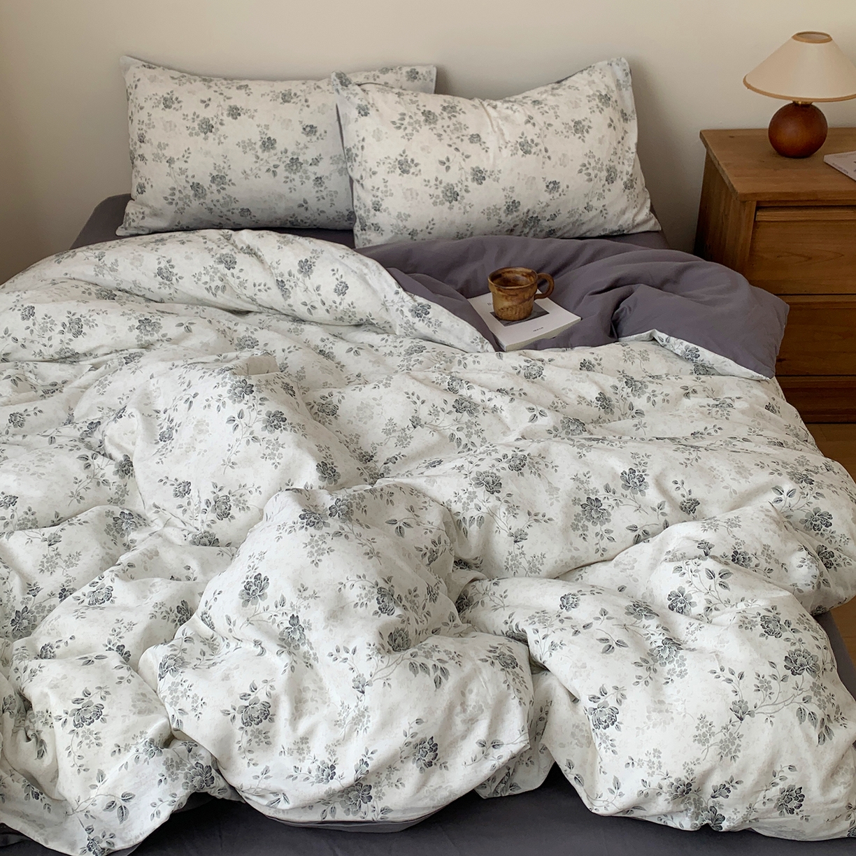 91家纺网 家纺一手货源 找家纺 桃喜 2026春夏新品全棉碎花三件套四件套-场景一 赫本（全棉）